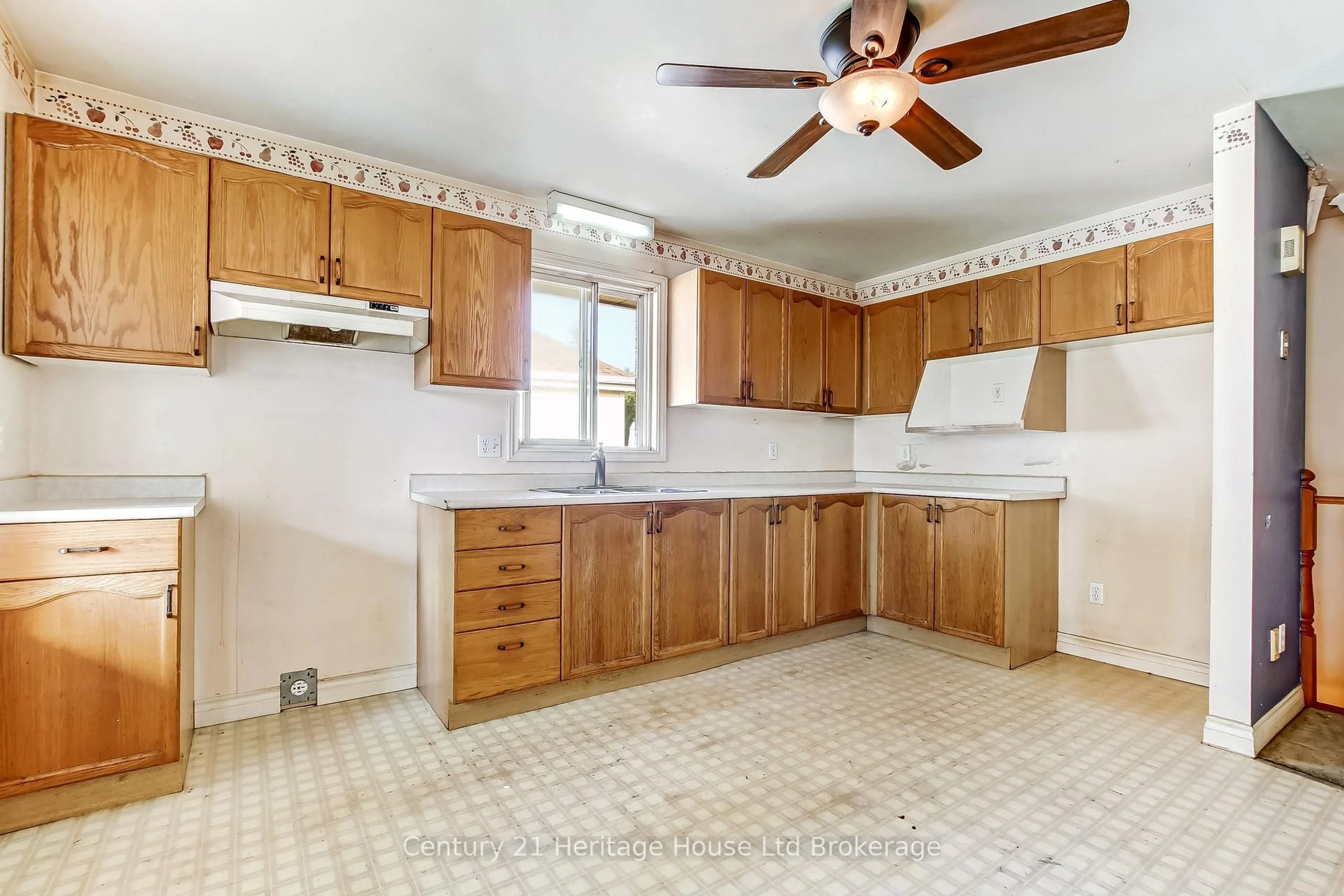 Standard kitchen, ceramic/tile floor for 773 HOUNSFIELD St, Woodstock Ontario N4S 1P6