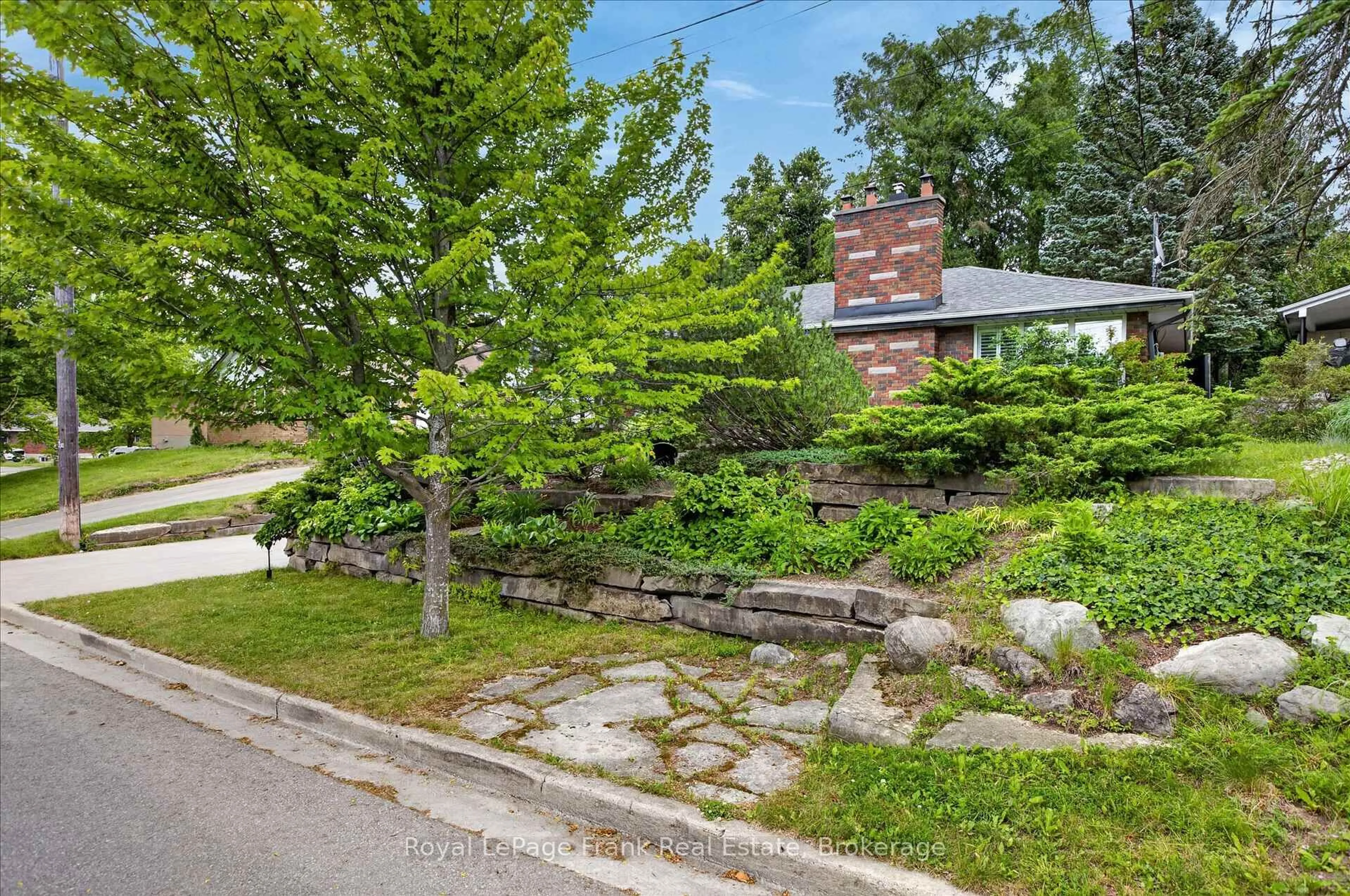 Patio, street for 700 Stannor Dr, Peterborough Ontario K9J 4S8