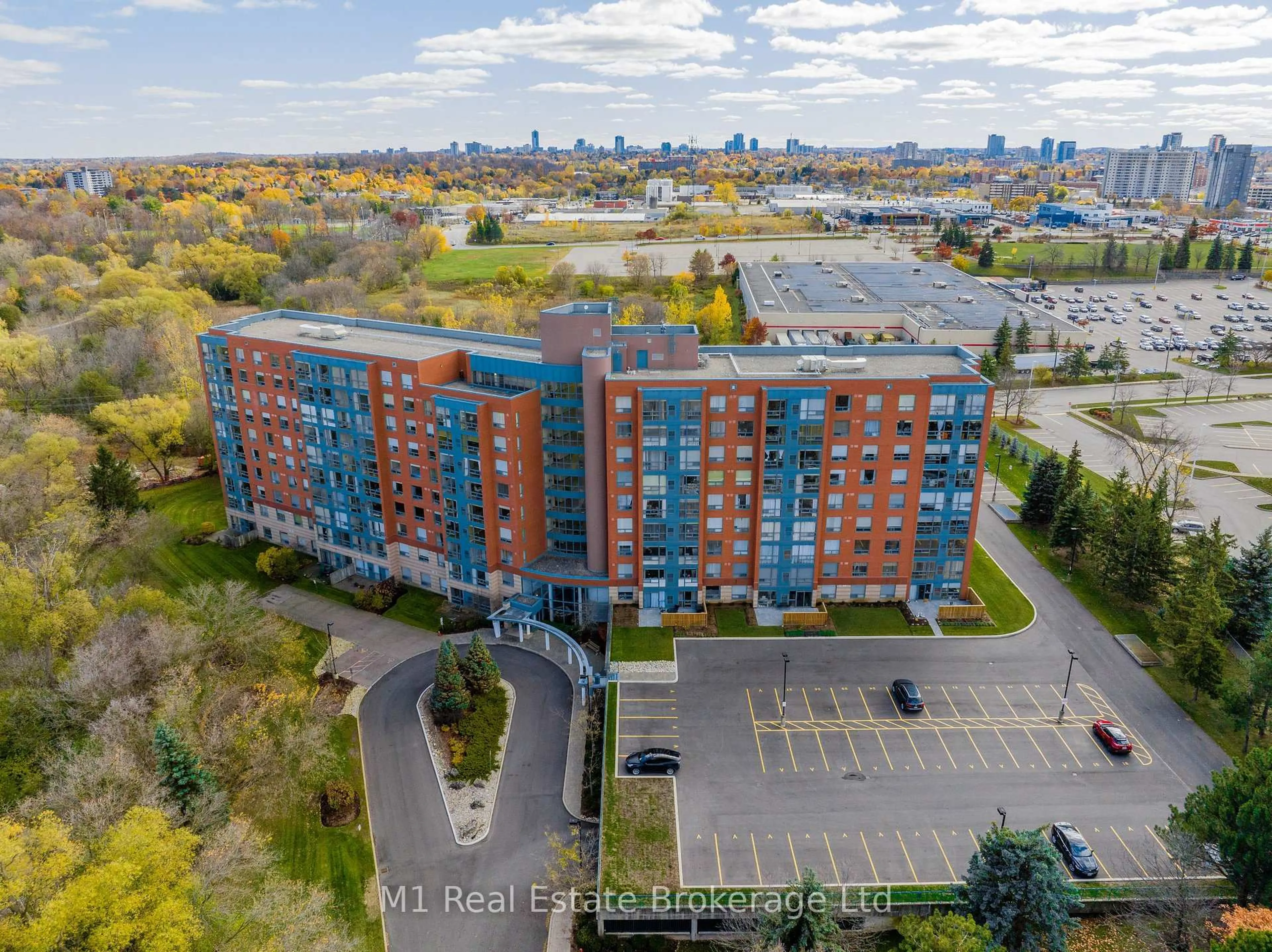 A pic from outside/outdoor area/front of a property/back of a property/a pic from drone, city buildings view from balcony for 55 Blue Springs Dr #PH2, Waterloo Ontario N2J 4T3