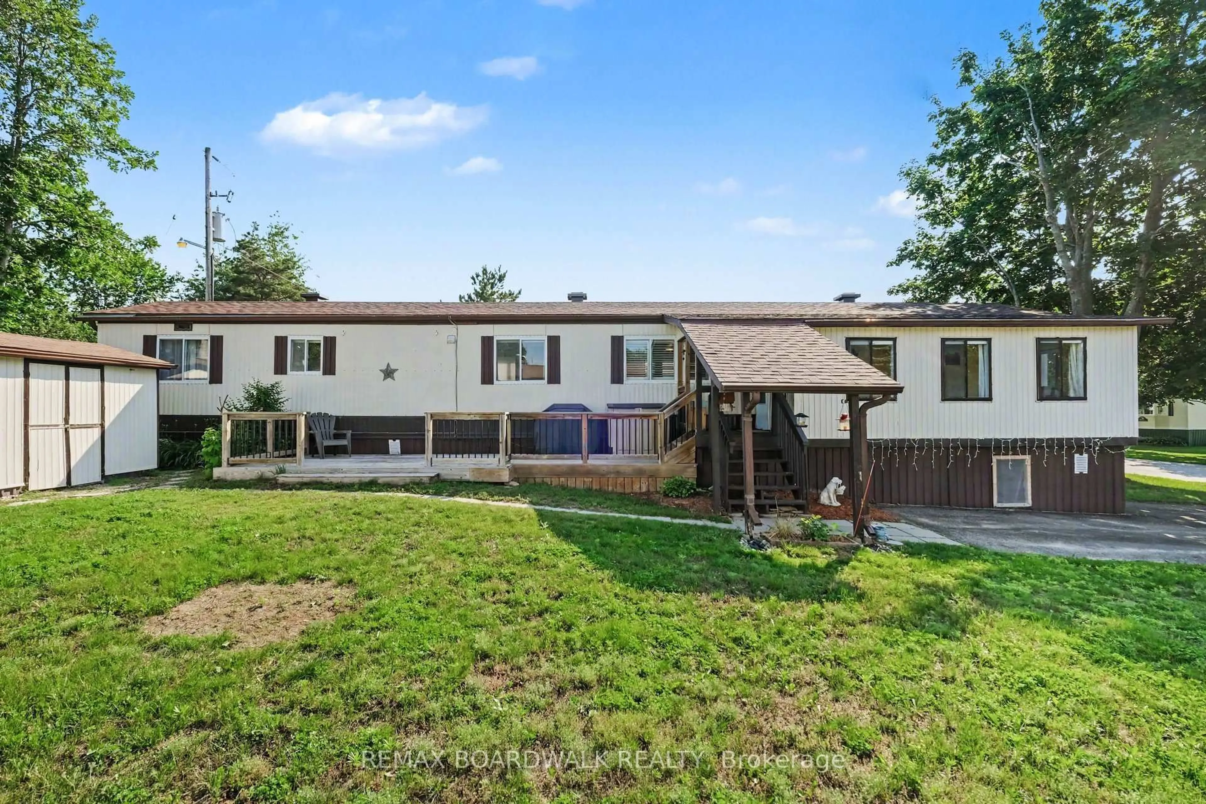 A pic from outside/outdoor area/front of a property/back of a property/a pic from drone, unknown for 622 Bluebird Hill, Carleton Place Ontario K7C 4R3