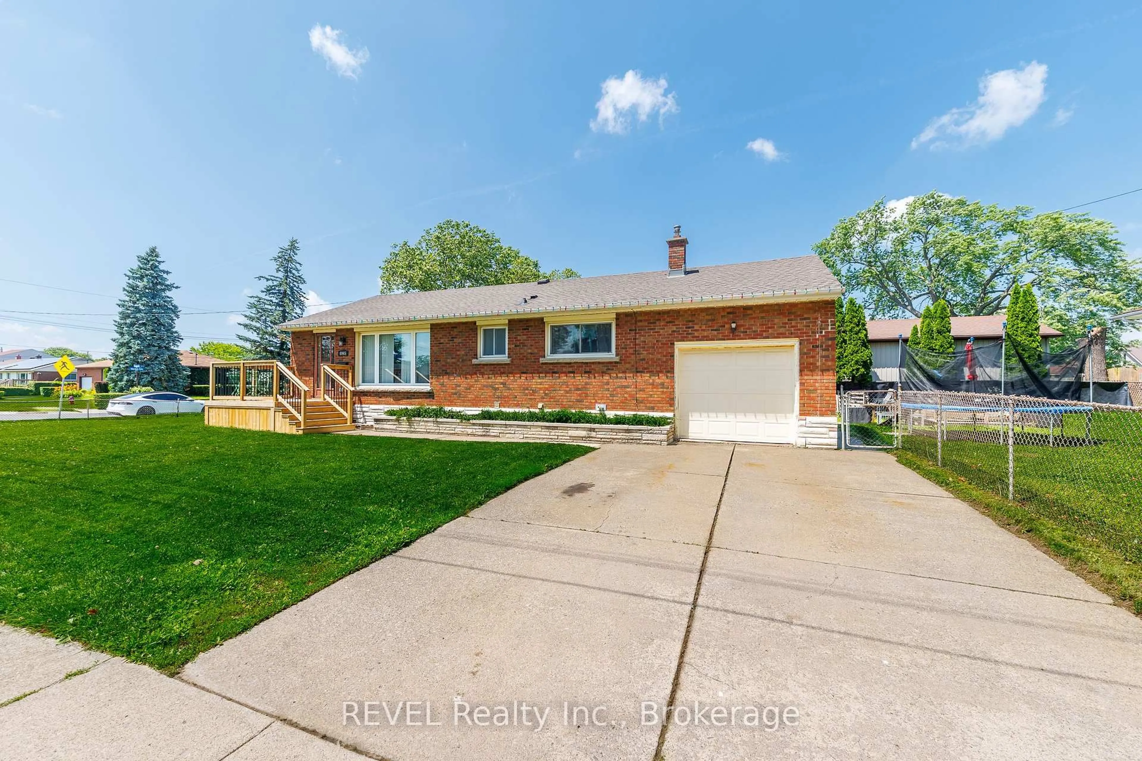 Home with brick exterior material, street for 6945 Douglas St, Niagara Falls Ontario L2G 3C6