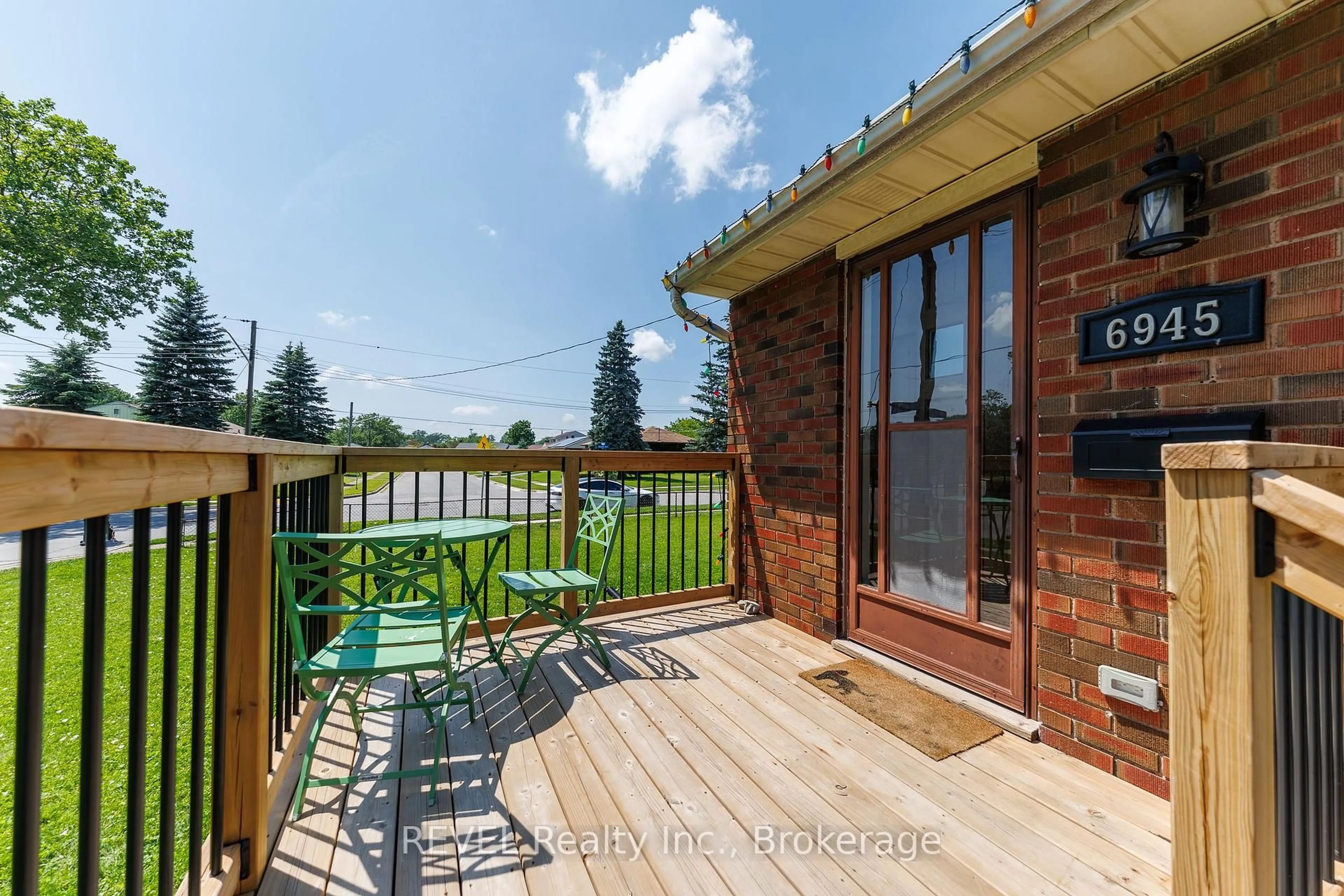 Patio, water/lake/river/ocean view for 6945 Douglas St, Niagara Falls Ontario L2G 3C6