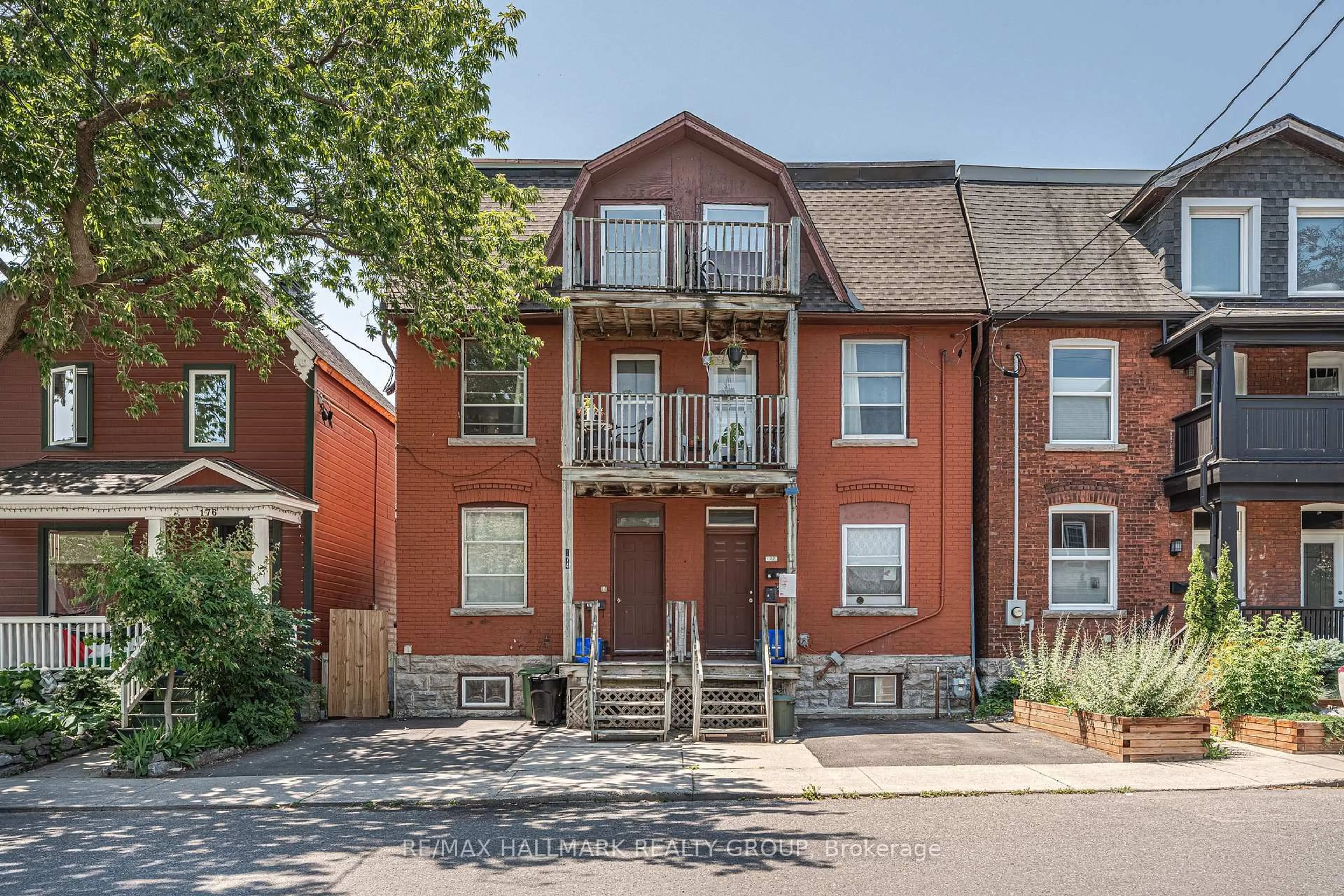 Home with brick exterior material, street for 174 ARTHUR St, Ottawa Ontario K1R 7C4