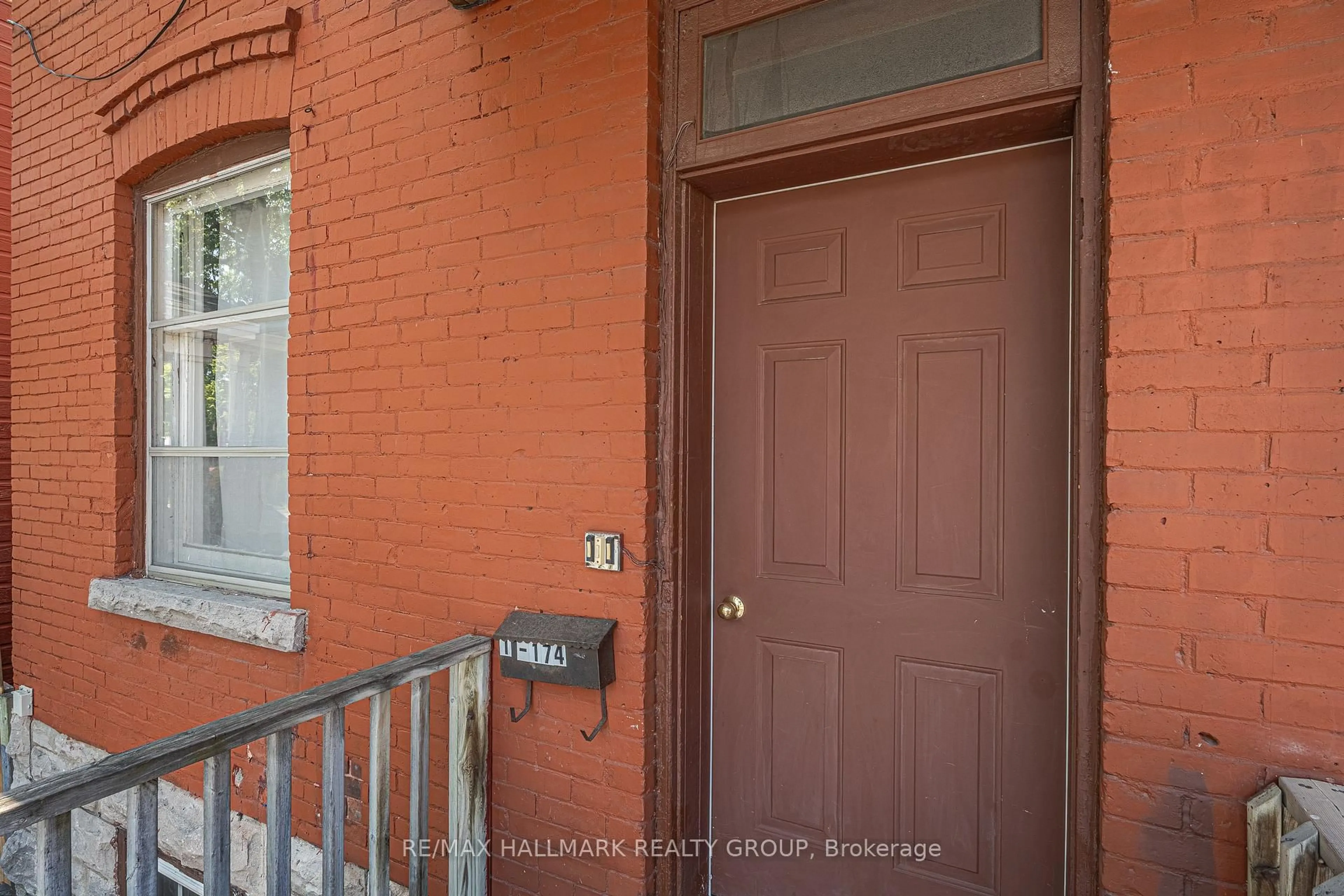 Unknown for 174 ARTHUR St, Ottawa Ontario K1R 7C4