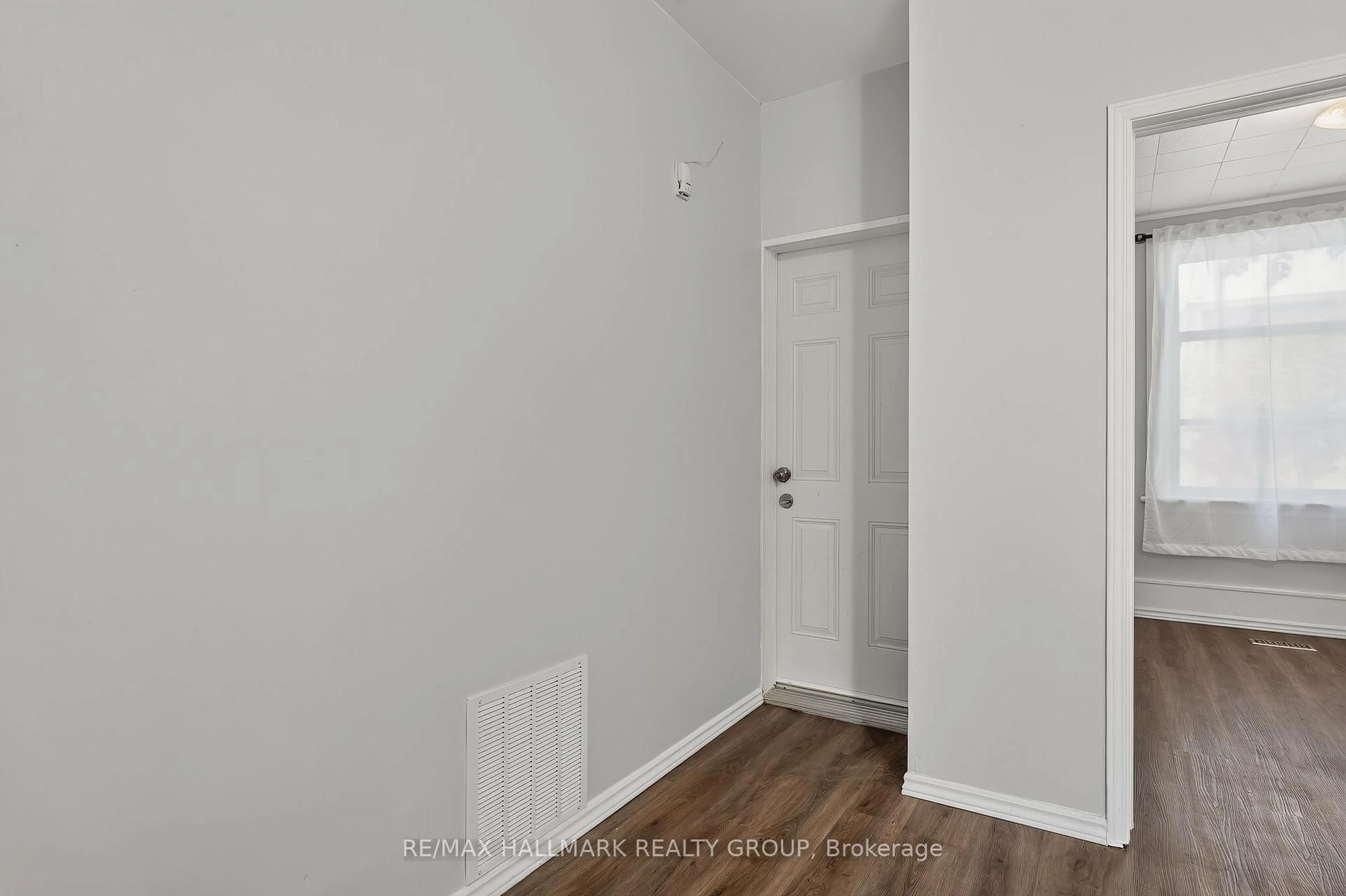 A pic of a room for 174 ARTHUR St, Ottawa Ontario K1R 7C4