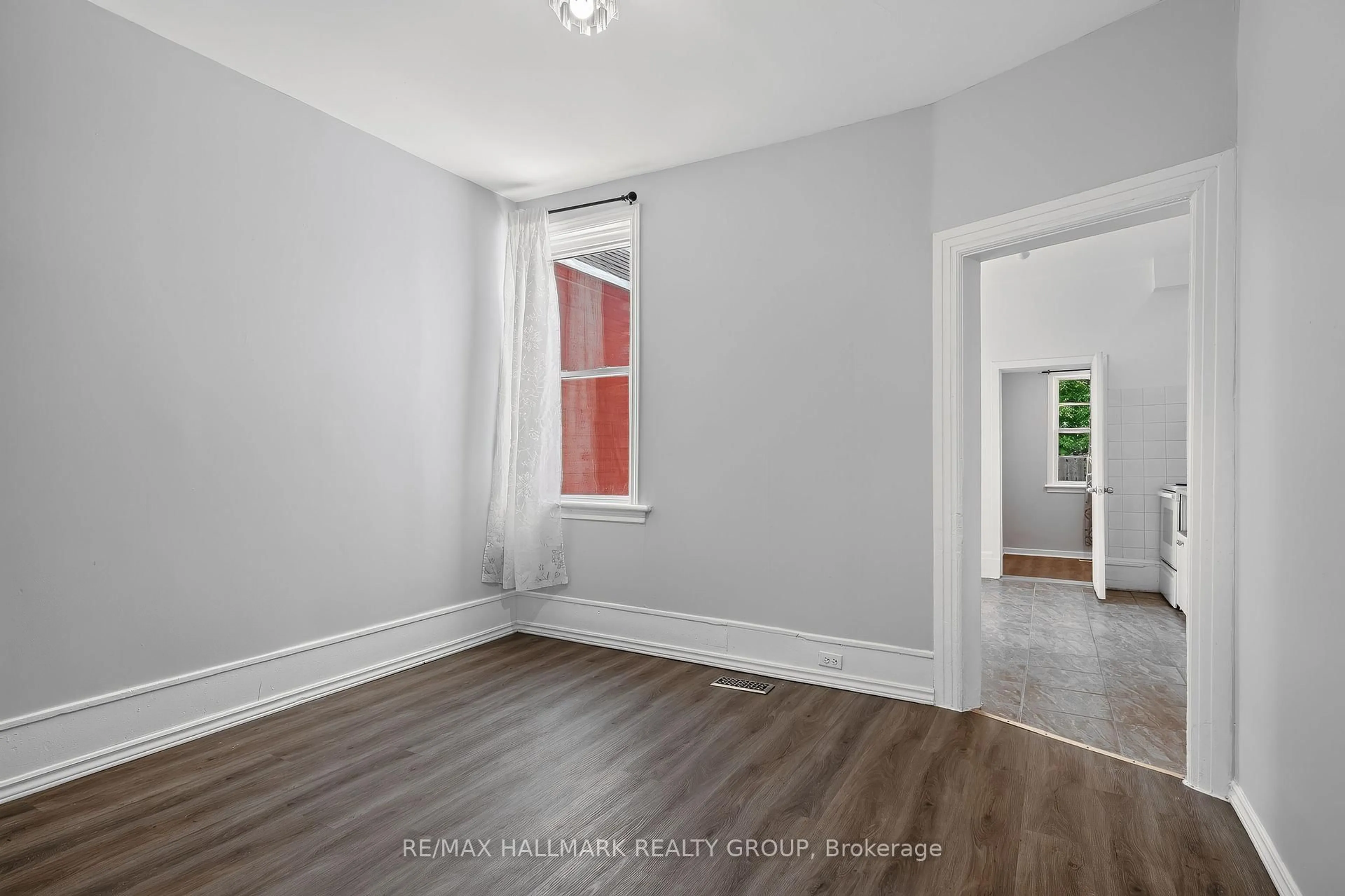 A pic of a room for 174 ARTHUR St, Ottawa Ontario K1R 7C4