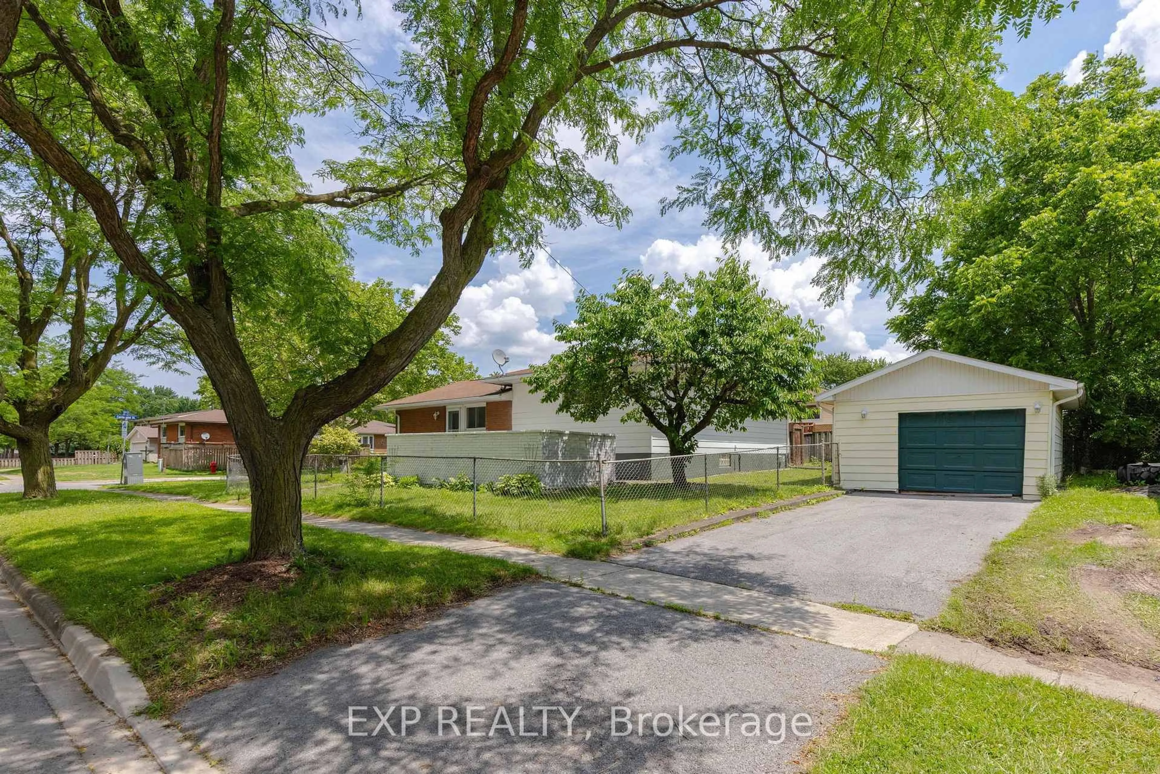 A pic from outside/outdoor area/front of a property/back of a property/a pic from drone, street for 7116 Centennial St, Niagara Falls Ontario L2G 2Z1