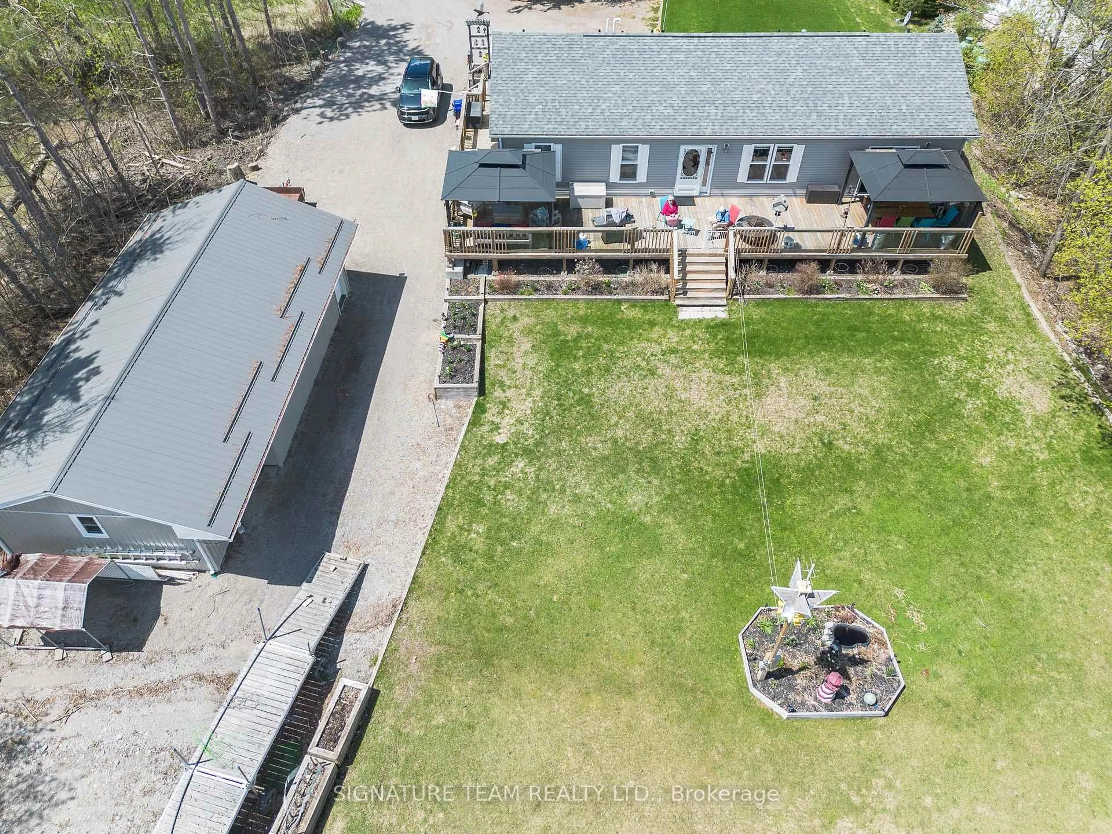 A pic from outside/outdoor area/front of a property/back of a property/a pic from drone, building for 428 Lacroix Bay Rd, Westmeath Ontario K0J 2L0