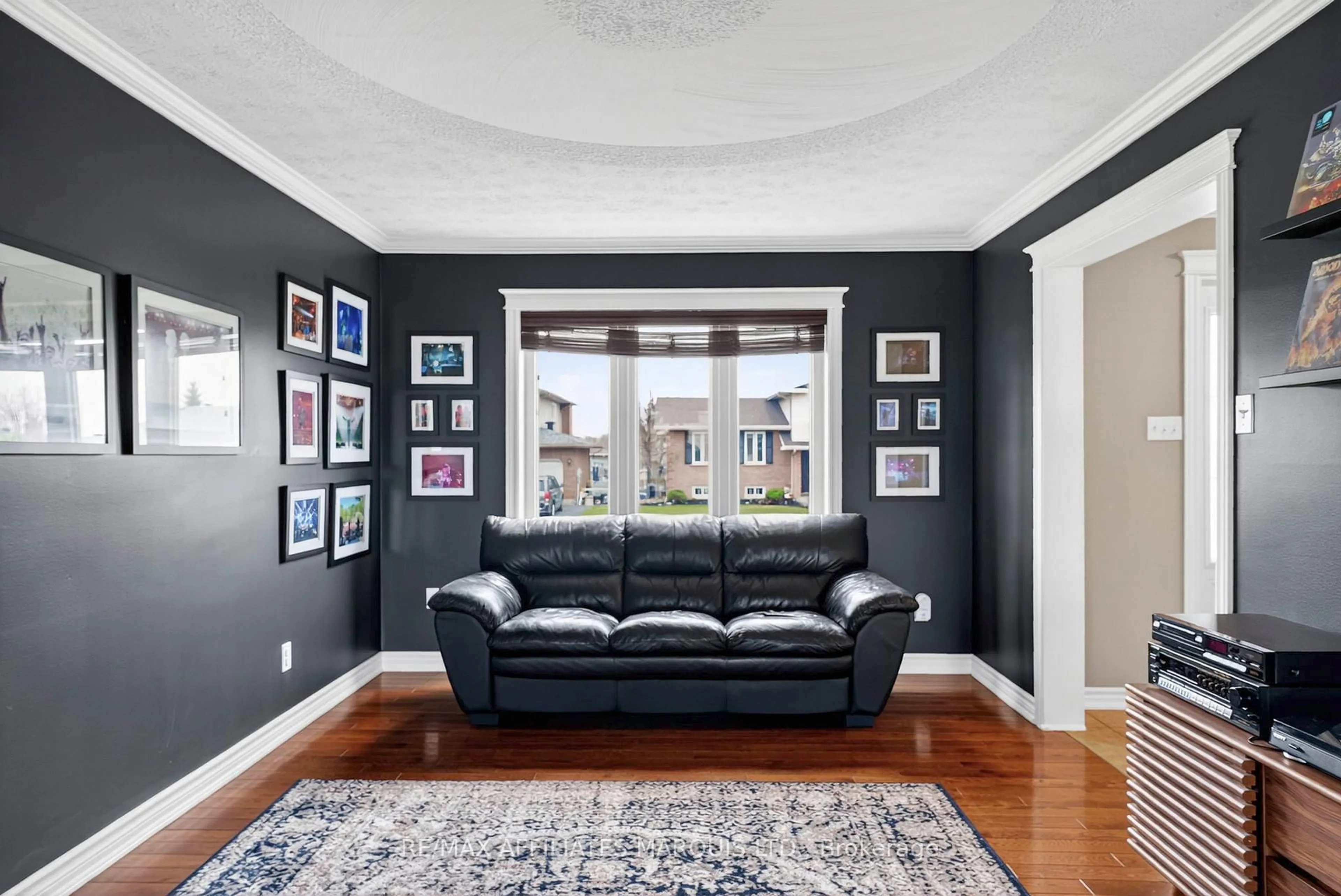 Living room with furniture, unknown for 1337 Patricia Pl, Cornwall Ontario K6H 6X9