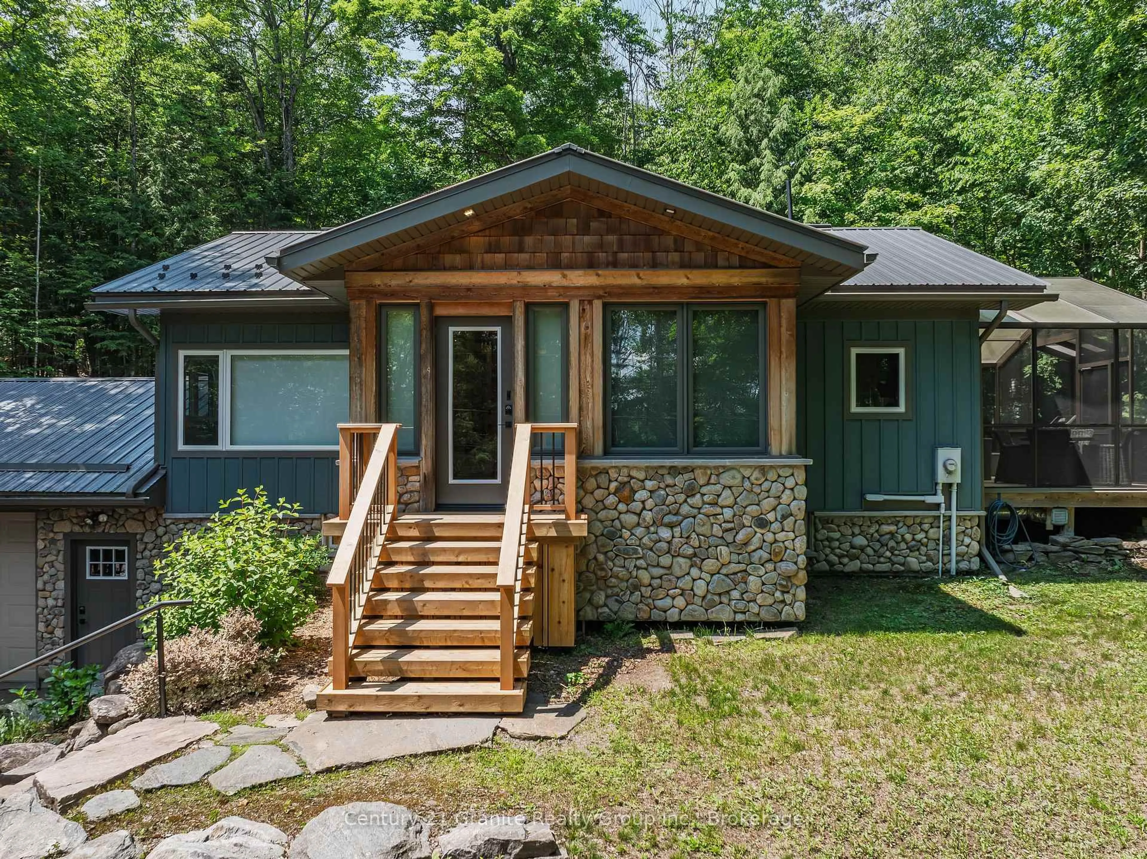 Home with brick exterior material, unknown for 1283 Wonderland Rd, Dysart et al Ontario K0M 1S0