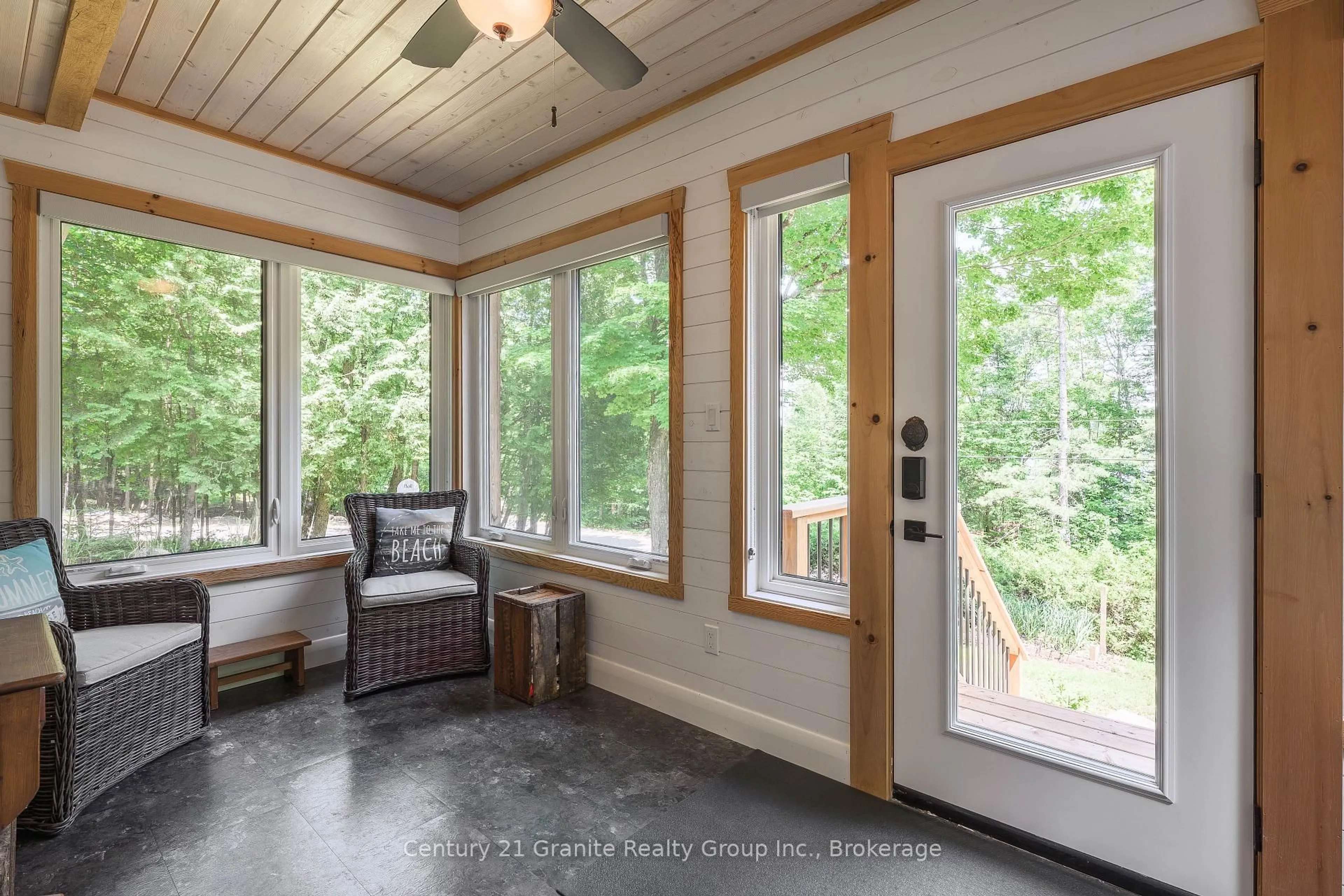 Indoor entryway for 1283 Wonderland Rd, Dysart et al Ontario K0M 1S0