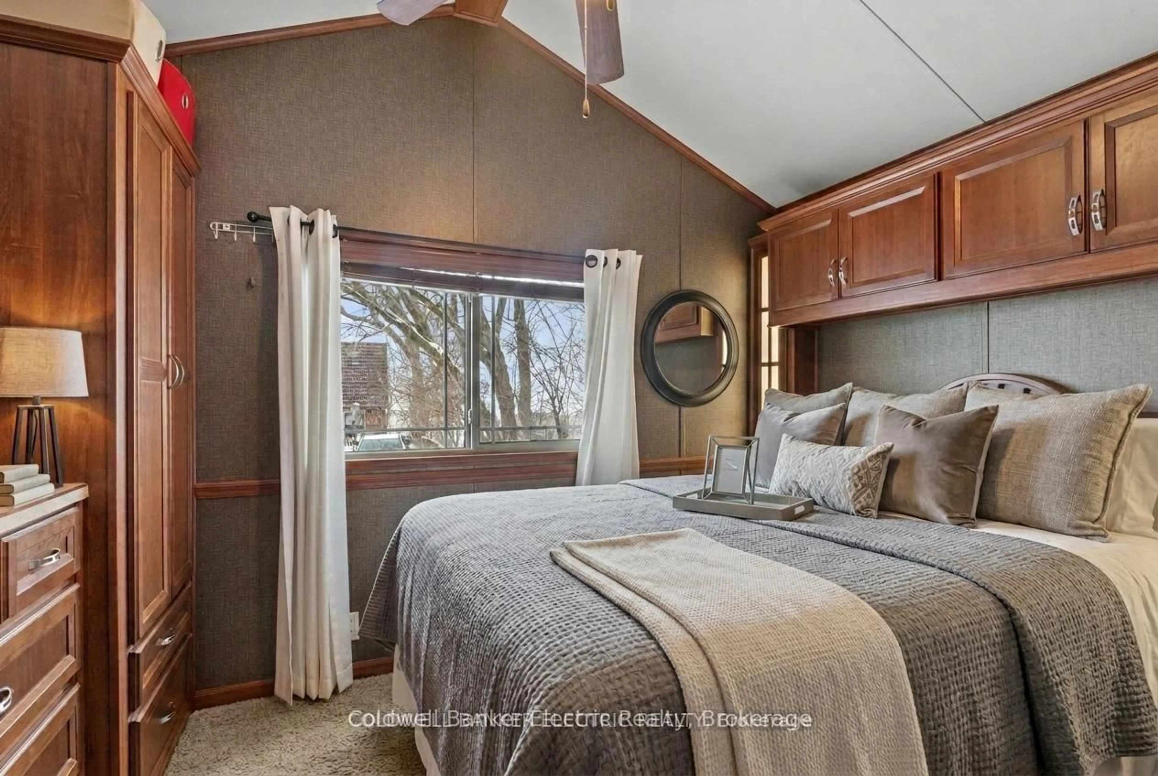 Bedroom with bed, unknown for 5139 Halstead Beach Rd #485B, Hamilton Township Ontario K0L 1E0