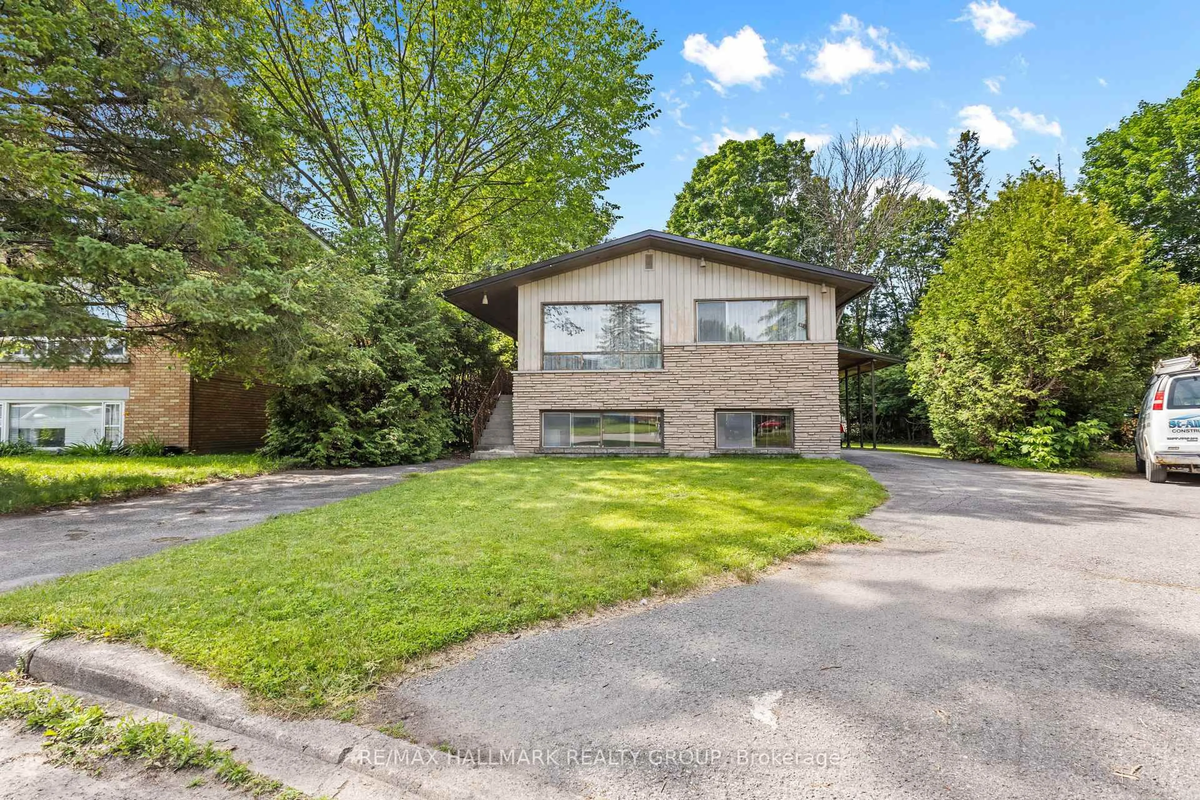 Unknown for 492 Vernon Ave, Ottawa Ontario K1K 1A6