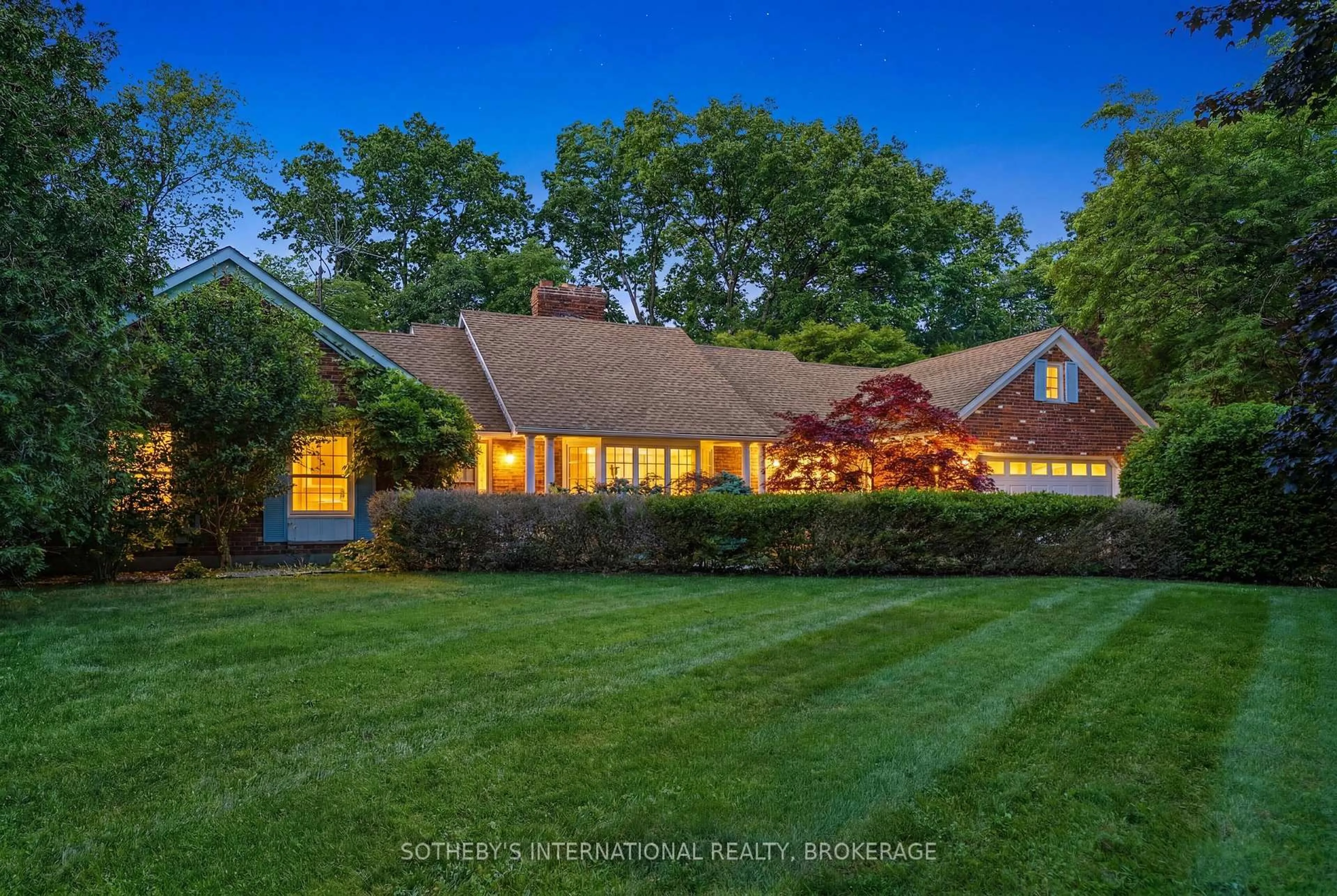 A pic from outside/outdoor area/front of a property/back of a property/a pic from drone, unknown for 22 Colonel Butler Cres, Niagara-on-the-Lake Ontario L0S 1J0