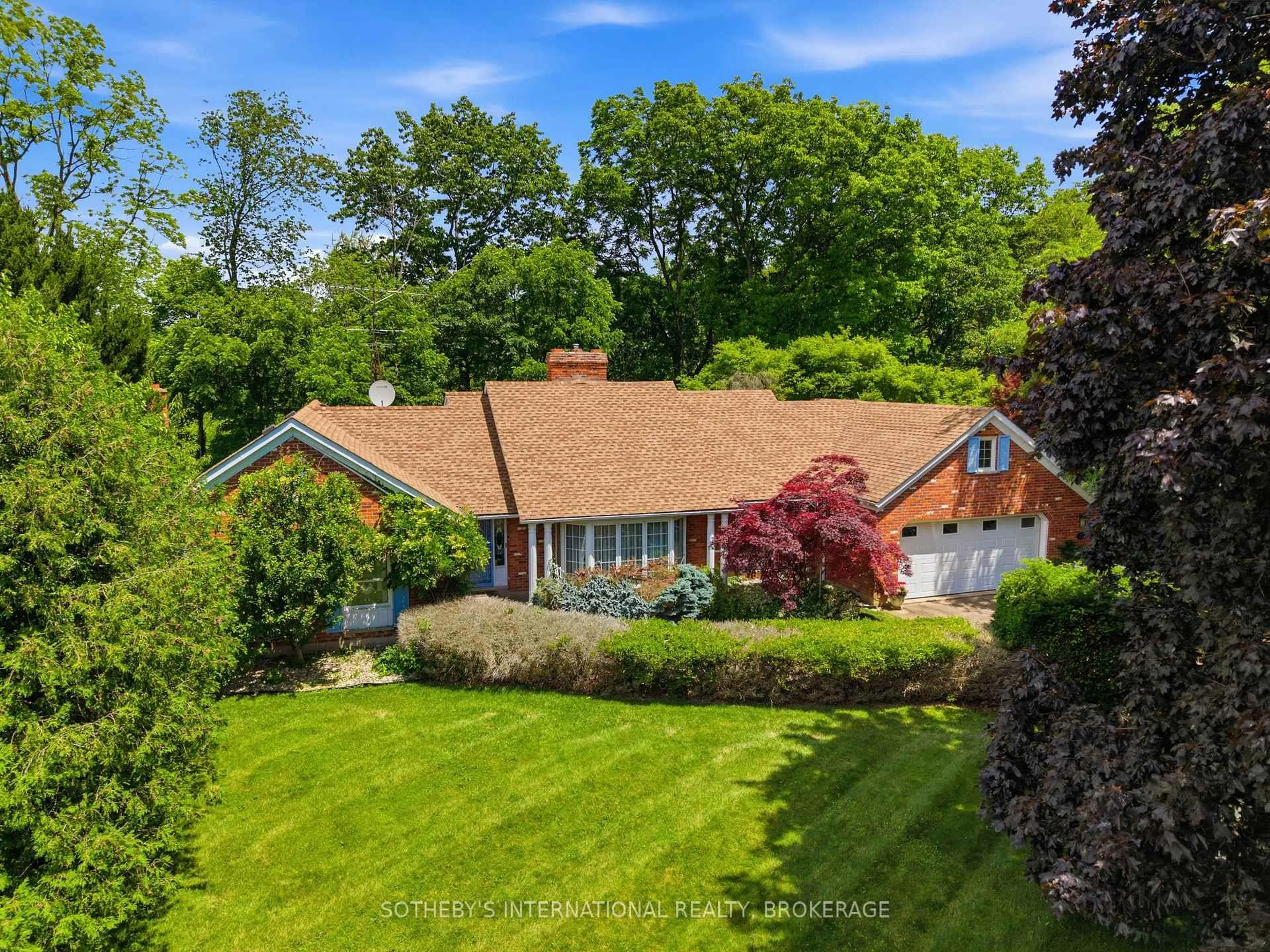 A pic from outside/outdoor area/front of a property/back of a property/a pic from drone, street for 22 Colonel Butler Cres, Niagara-on-the-Lake Ontario L0S 1J0