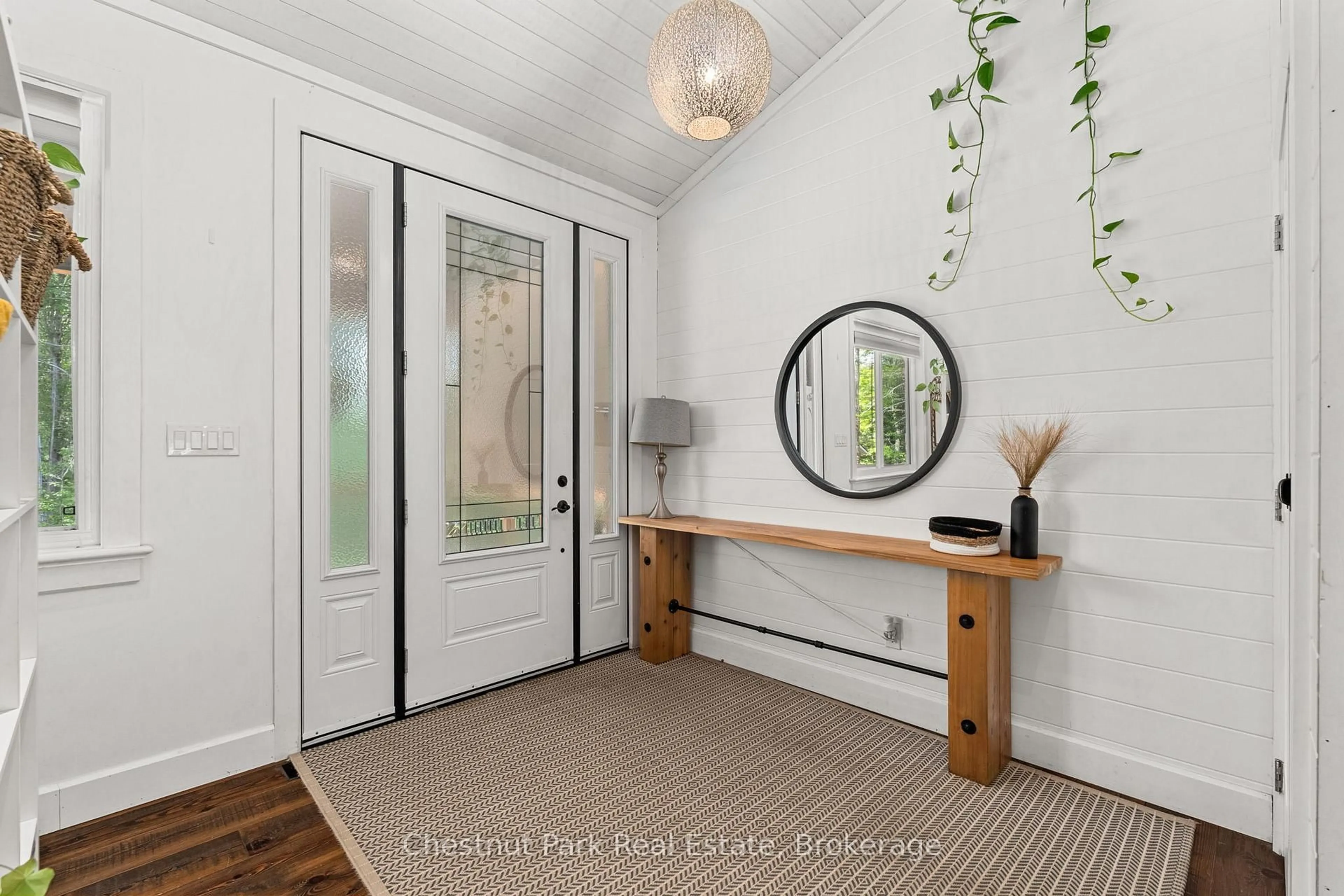 Indoor entryway for 2698 Old Muskoka Rd, Huntsville Ontario P0B 1M0