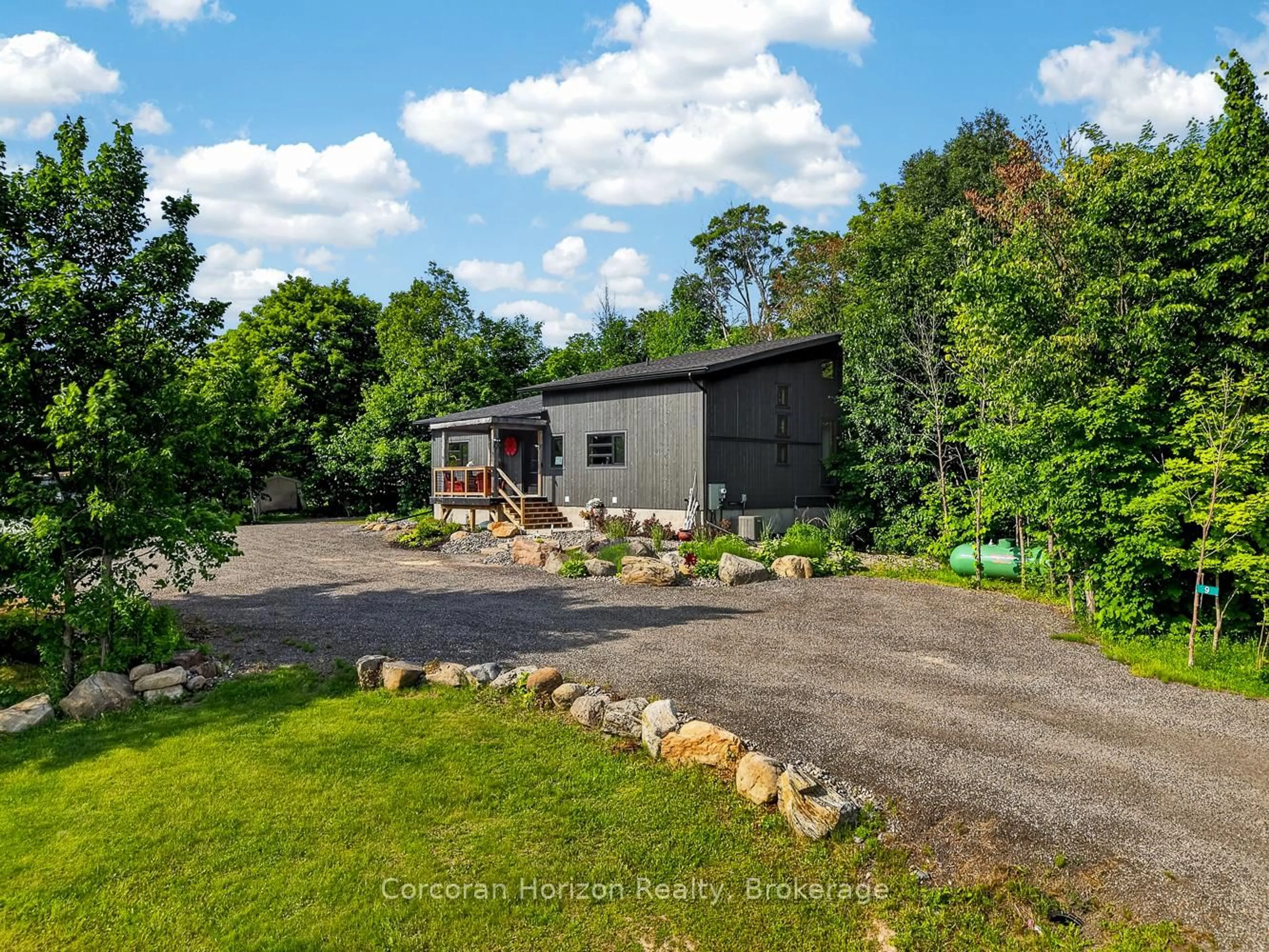 A pic from outside/outdoor area/front of a property/back of a property/a pic from drone, unknown for 9 Silver Birch Circ, McKellar Ontario P2A 0B5