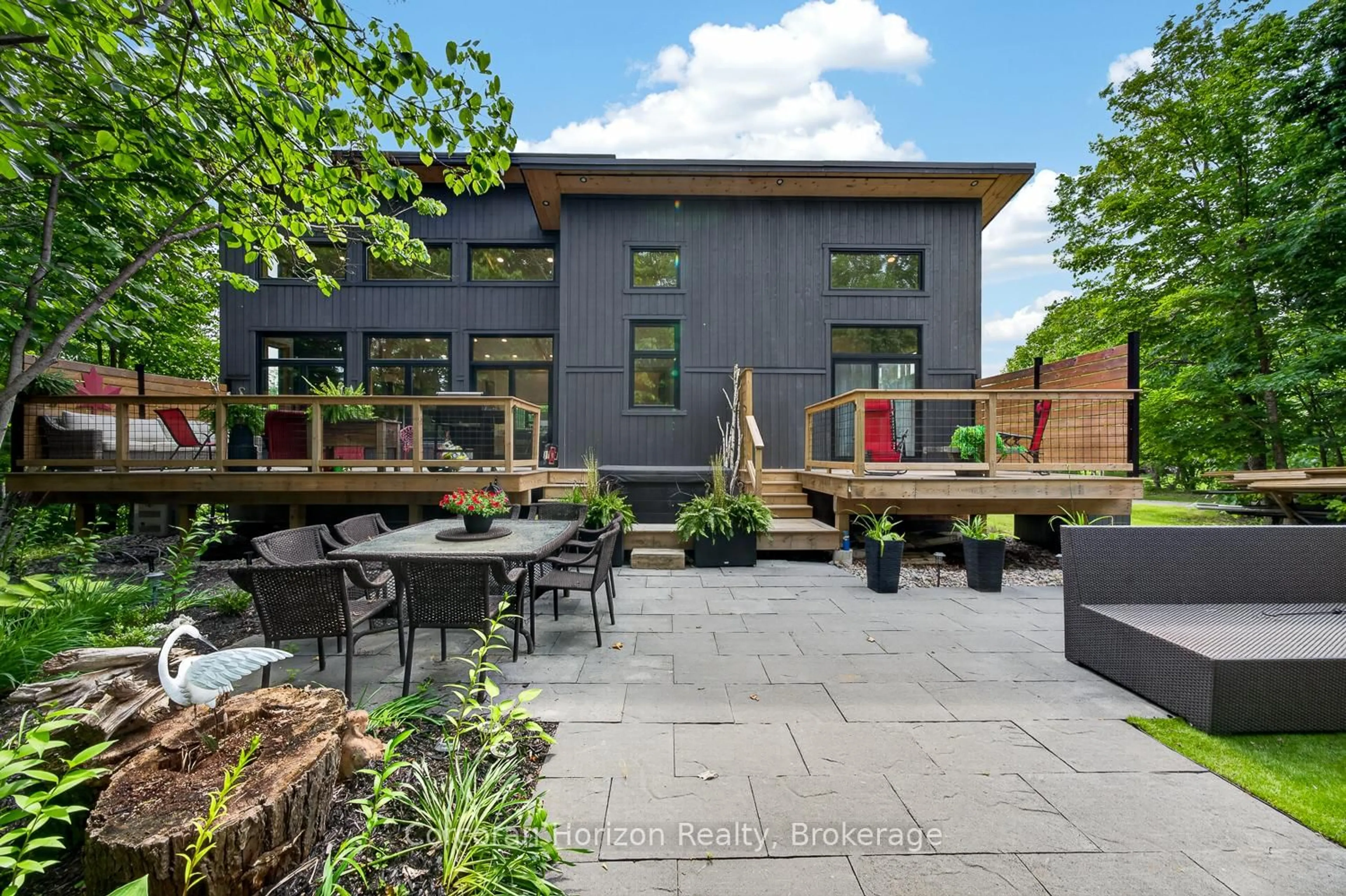 Patio, street for 9 Silver Birch Circ, McKellar Ontario P2A 0B5