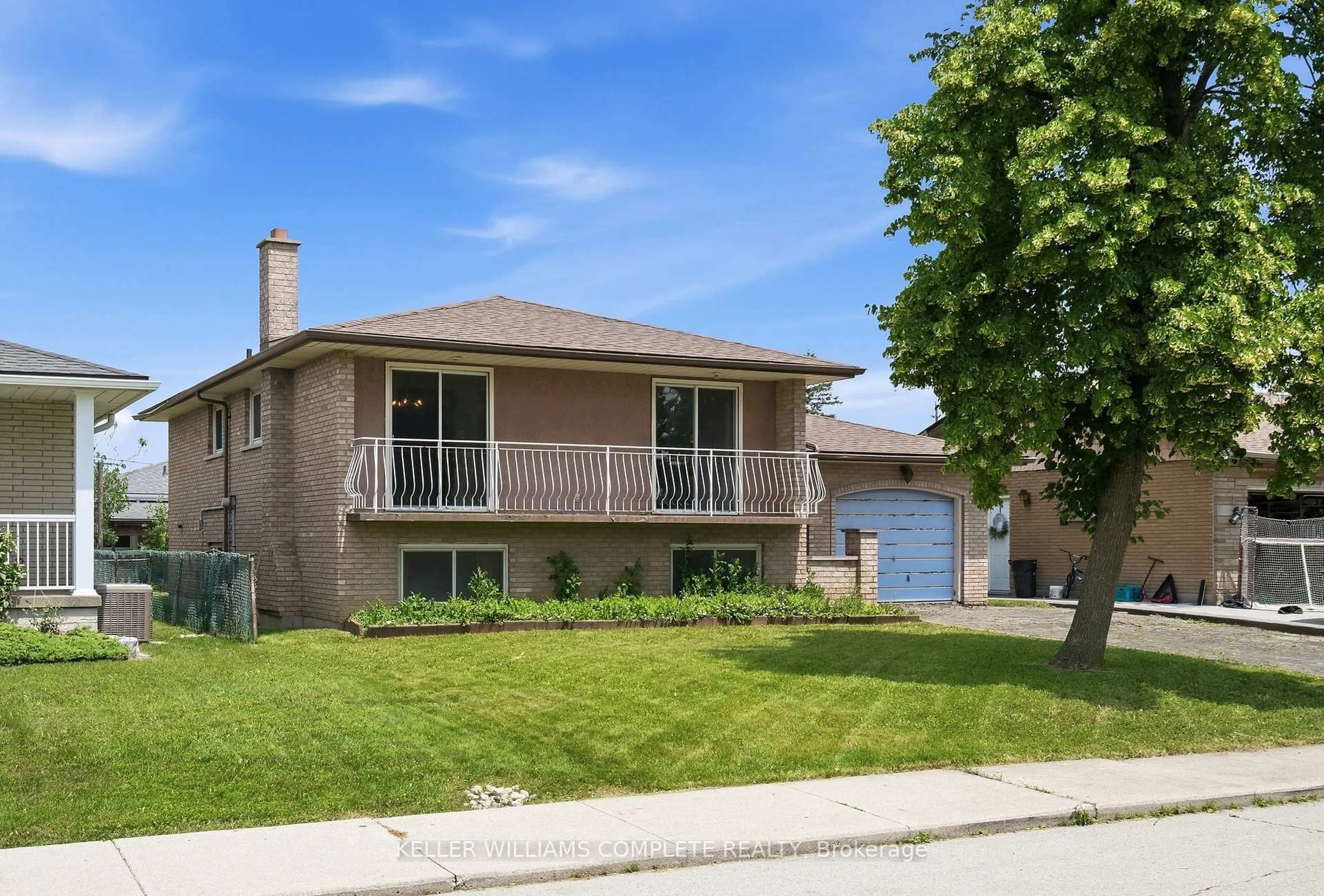 Home with vinyl exterior material, street for 34 Windrush Cres, Hamilton Ontario L8V 2K8
