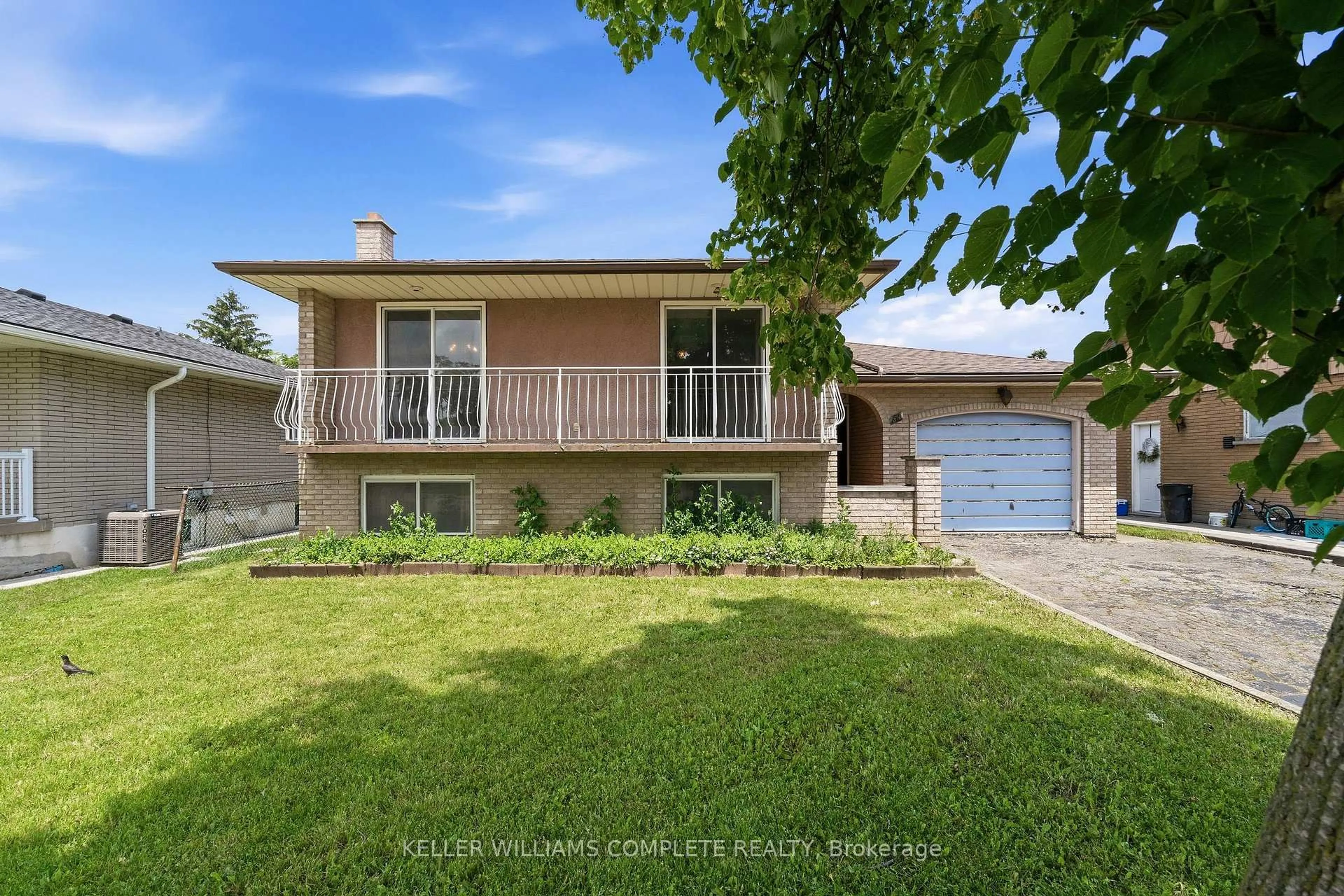 Home with vinyl exterior material, street for 34 Windrush Cres, Hamilton Ontario L8V 2K8