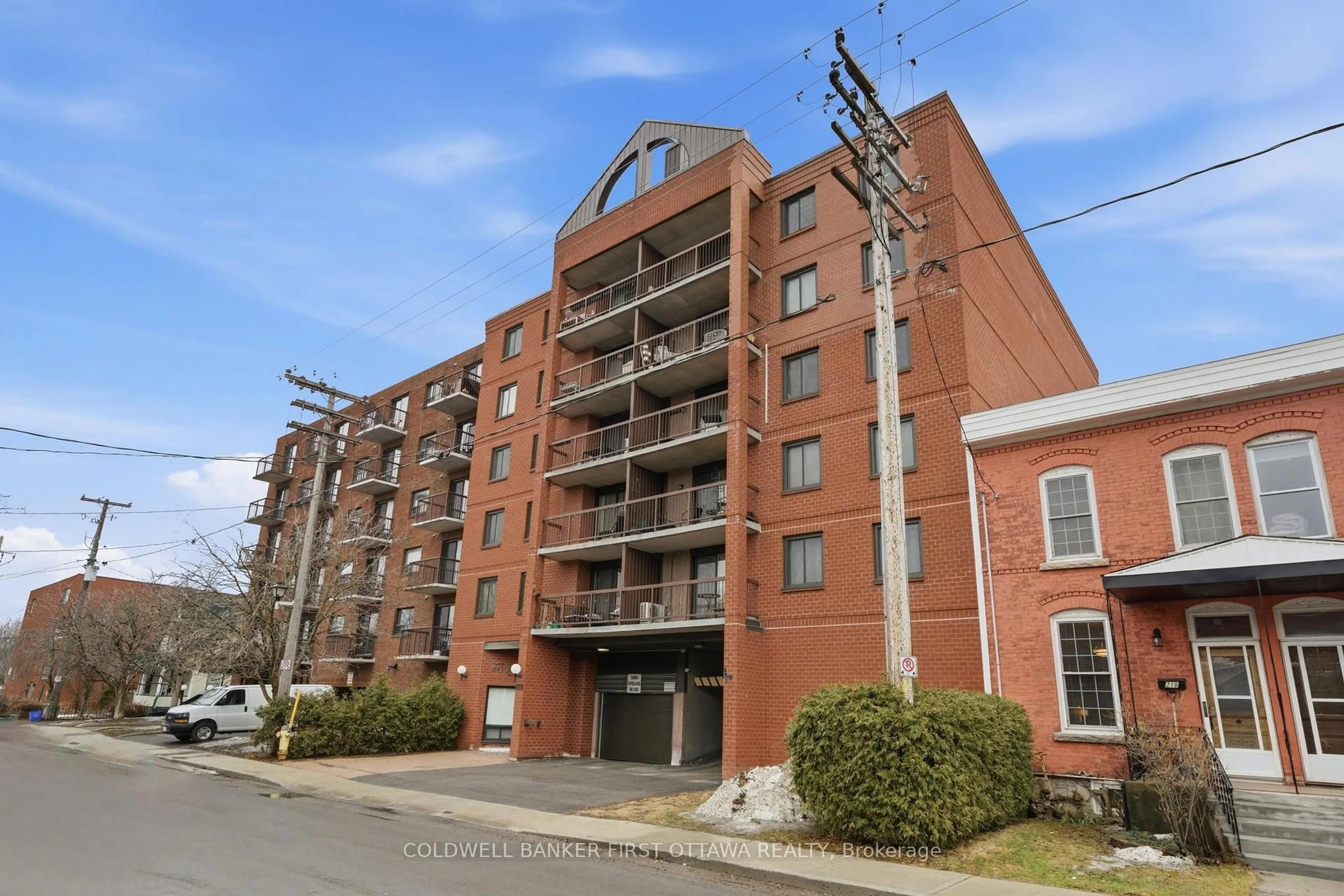 Unknown for 222 Guigues Ave #402, Ottawa Ontario K1N 5J2