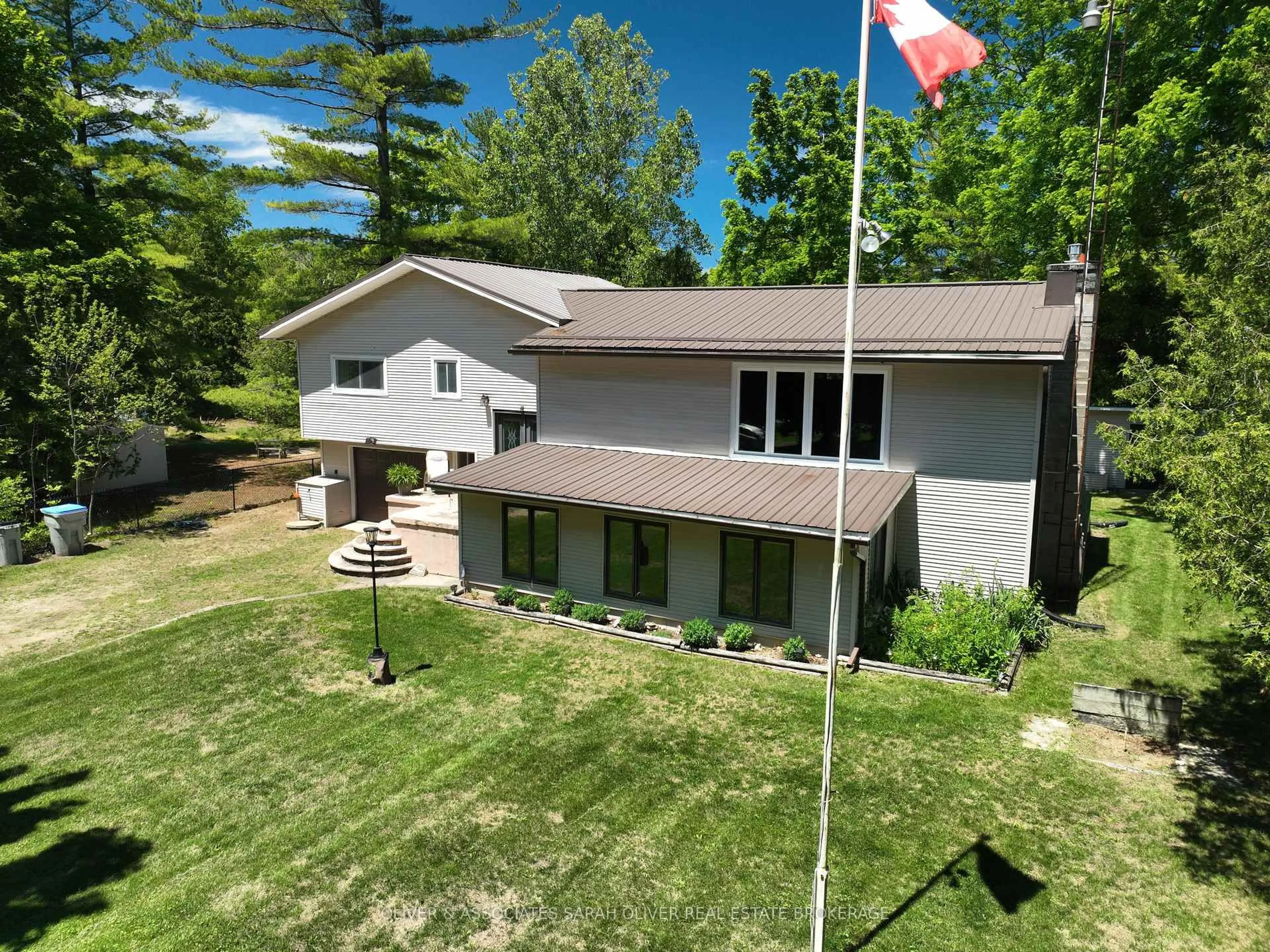 A pic from outside/outdoor area/front of a property/back of a property/a pic from drone, unknown for 6386 Victoria Ave, Lambton Shores Ontario N0N 1J2
