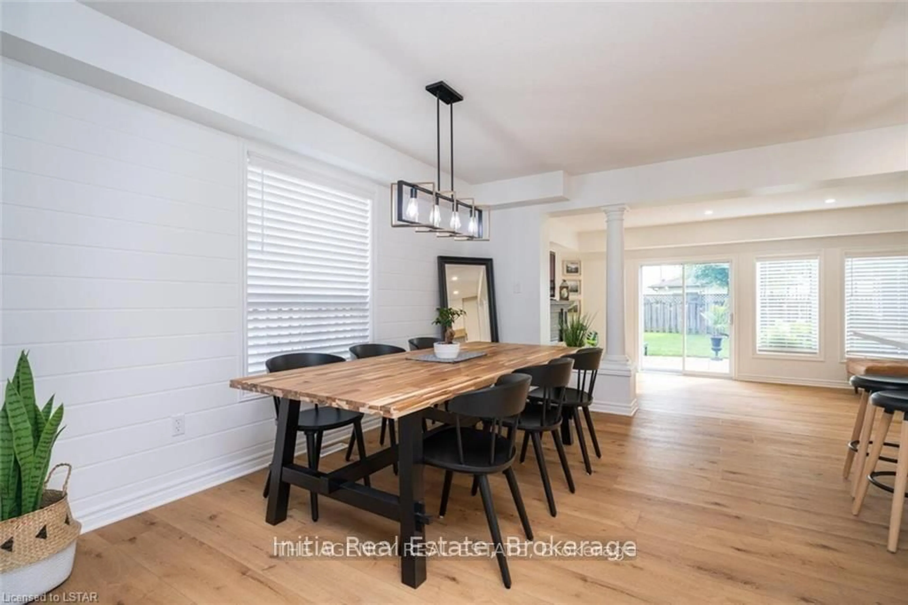 Dining room, wood/laminate floor for 940 Mapleridge St, London North Ontario N6H 0A6