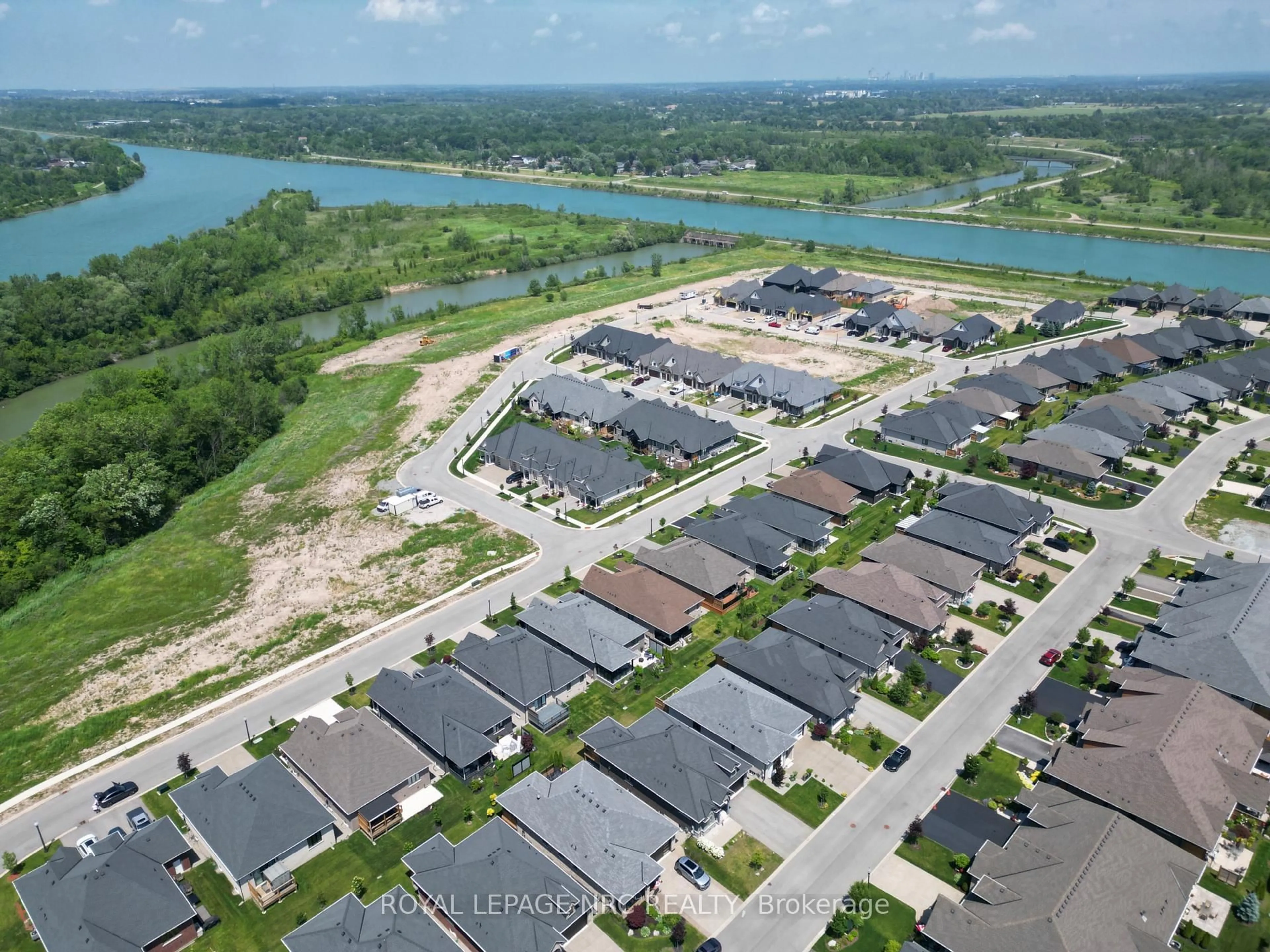 A pic from outside/outdoor area/front of a property/back of a property/a pic from drone, water/lake/river/ocean view for 53 Carrick Tr, Welland Ontario L3B 0E7