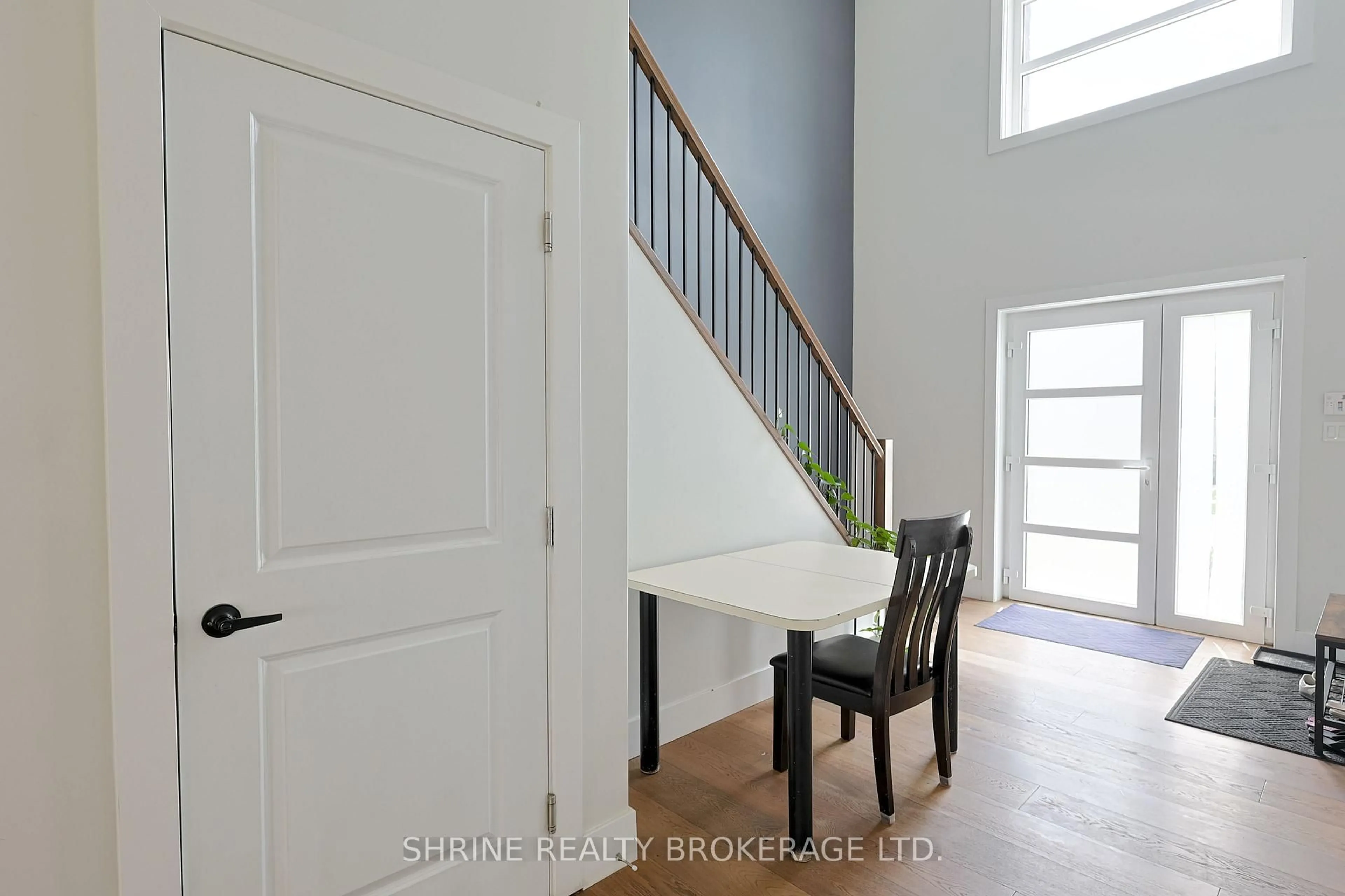 Indoor entryway for 2170 Debra Dr, London South Ontario N6P 0E5