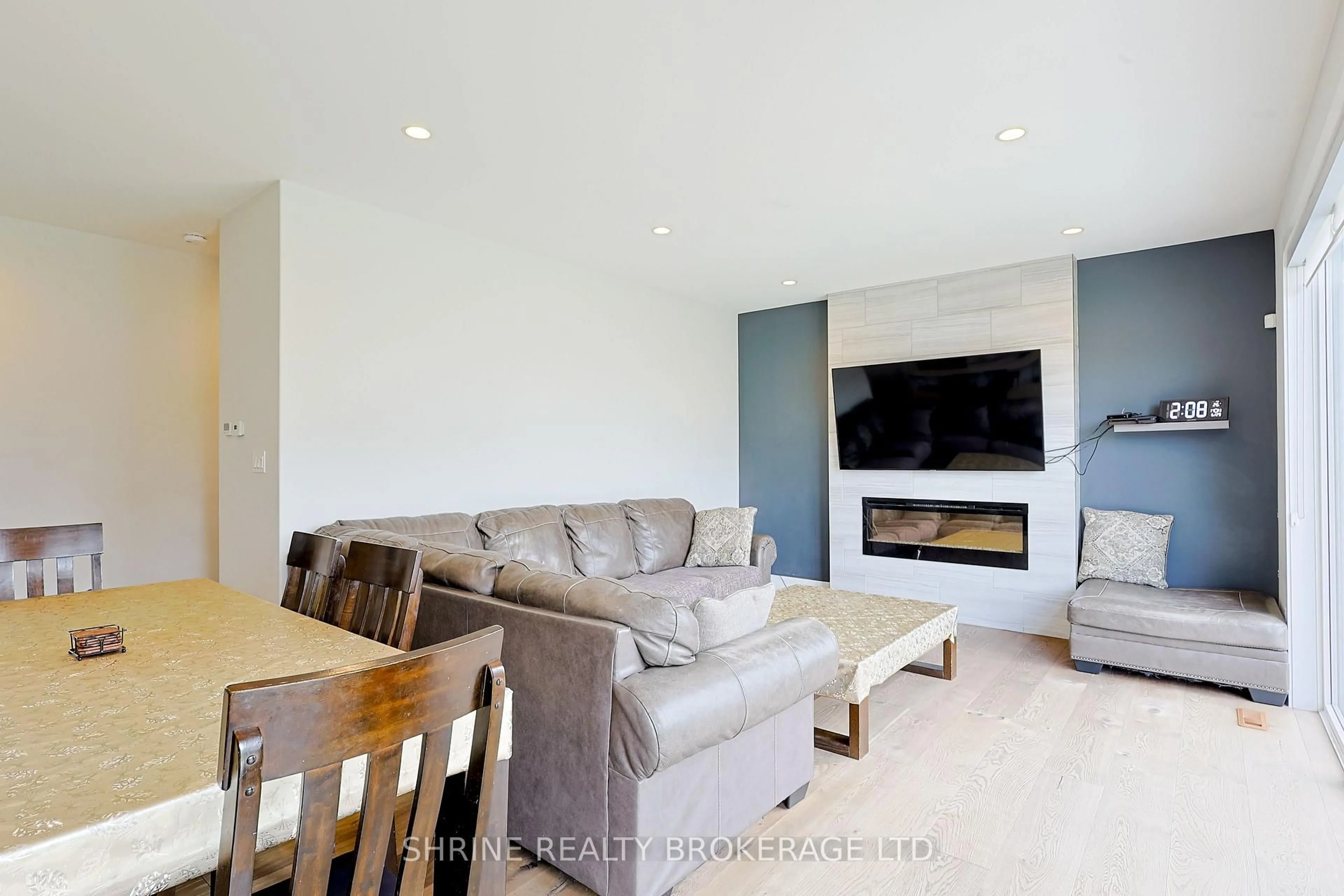 Living room with furniture, wood/laminate floor for 2170 Debra Dr, London South Ontario N6P 0E5