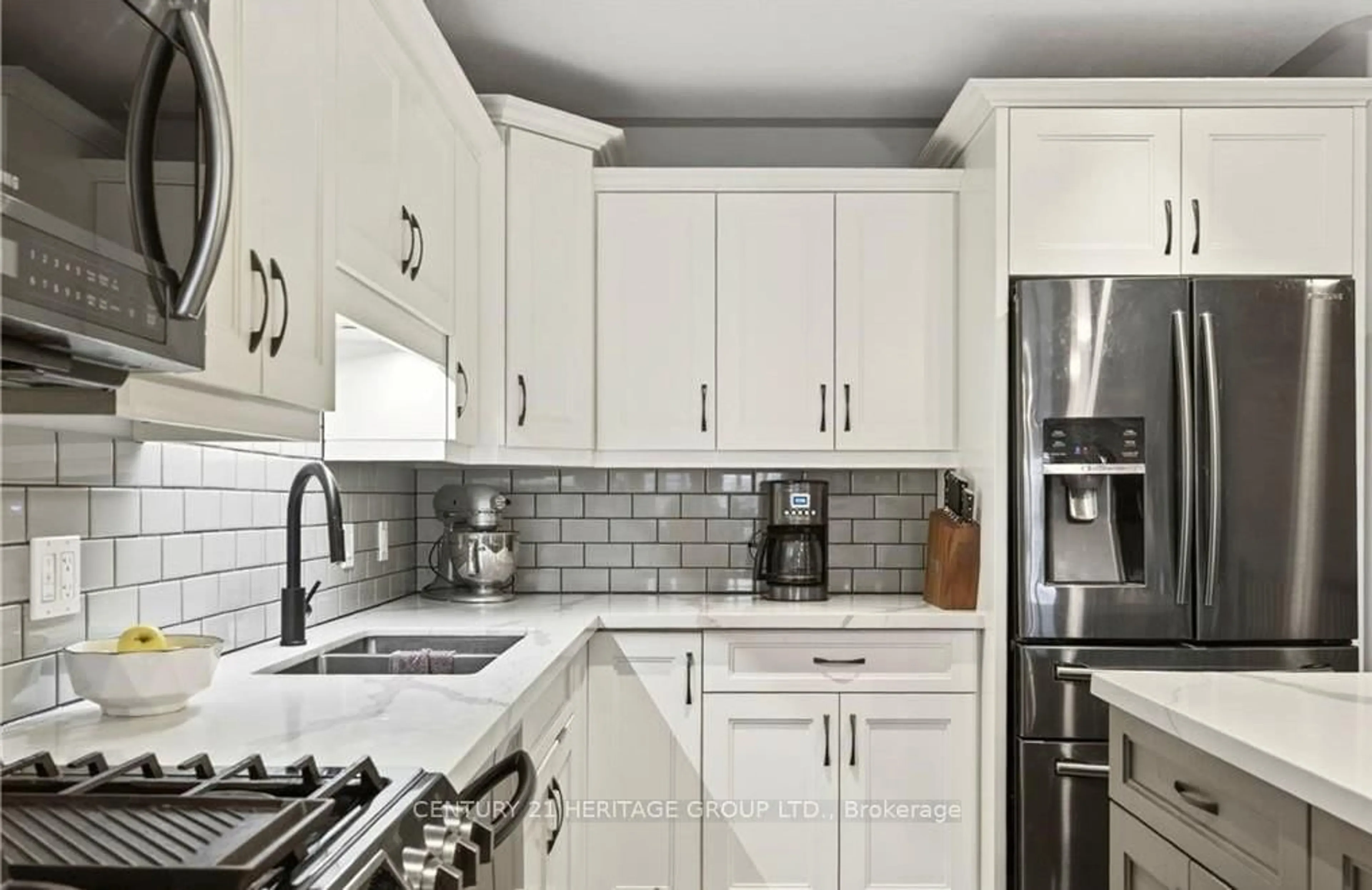 Contemporary kitchen, ceramic/tile floor for 67 MacNeil Crt, Haldimand Ontario N0A 1H0
