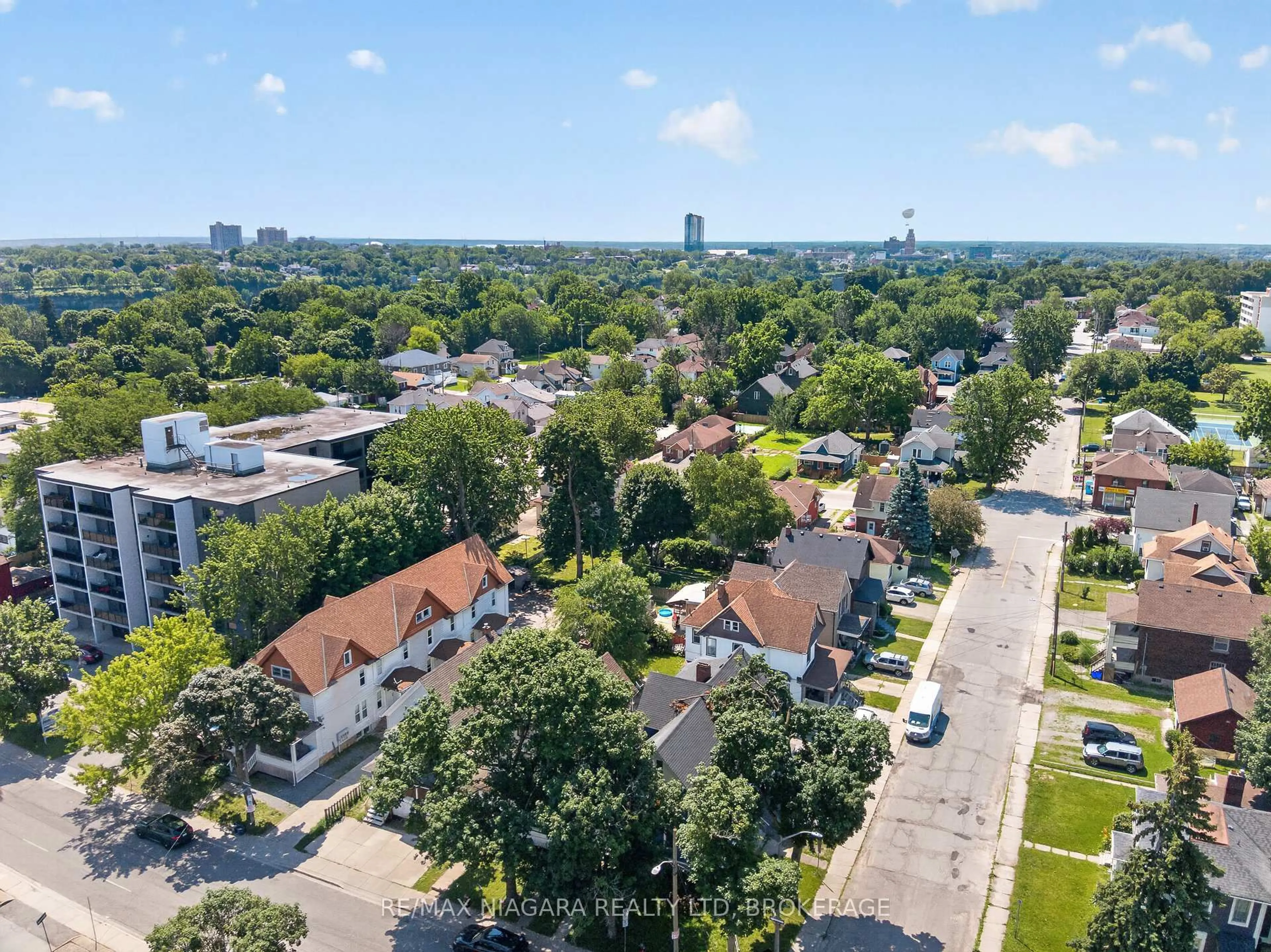 A pic from outside/outdoor area/front of a property/back of a property/a pic from drone, city buildings view from balcony for 4454 Huron St, Niagara Falls Ontario L2E 2H2