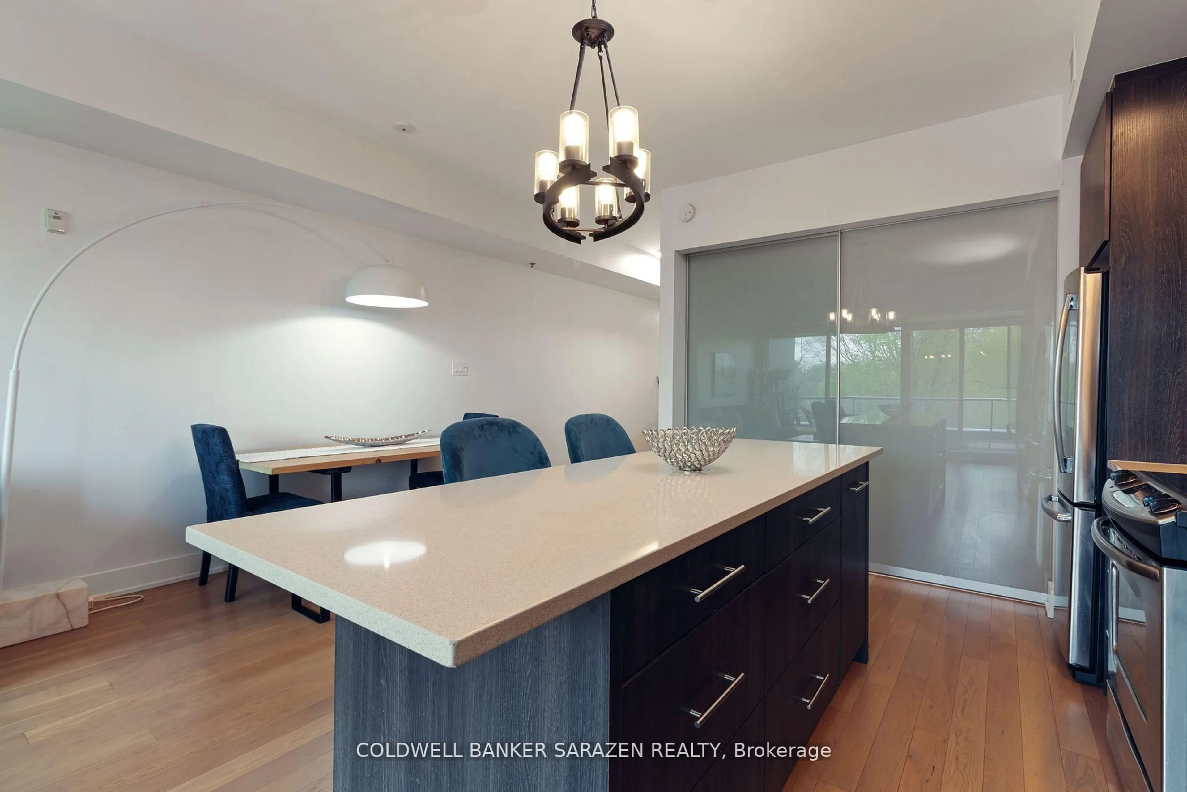 Open concept kitchen, wood/laminate floor for 98 Richmond Rd #306, Ottawa Ontario K1Z 0B2