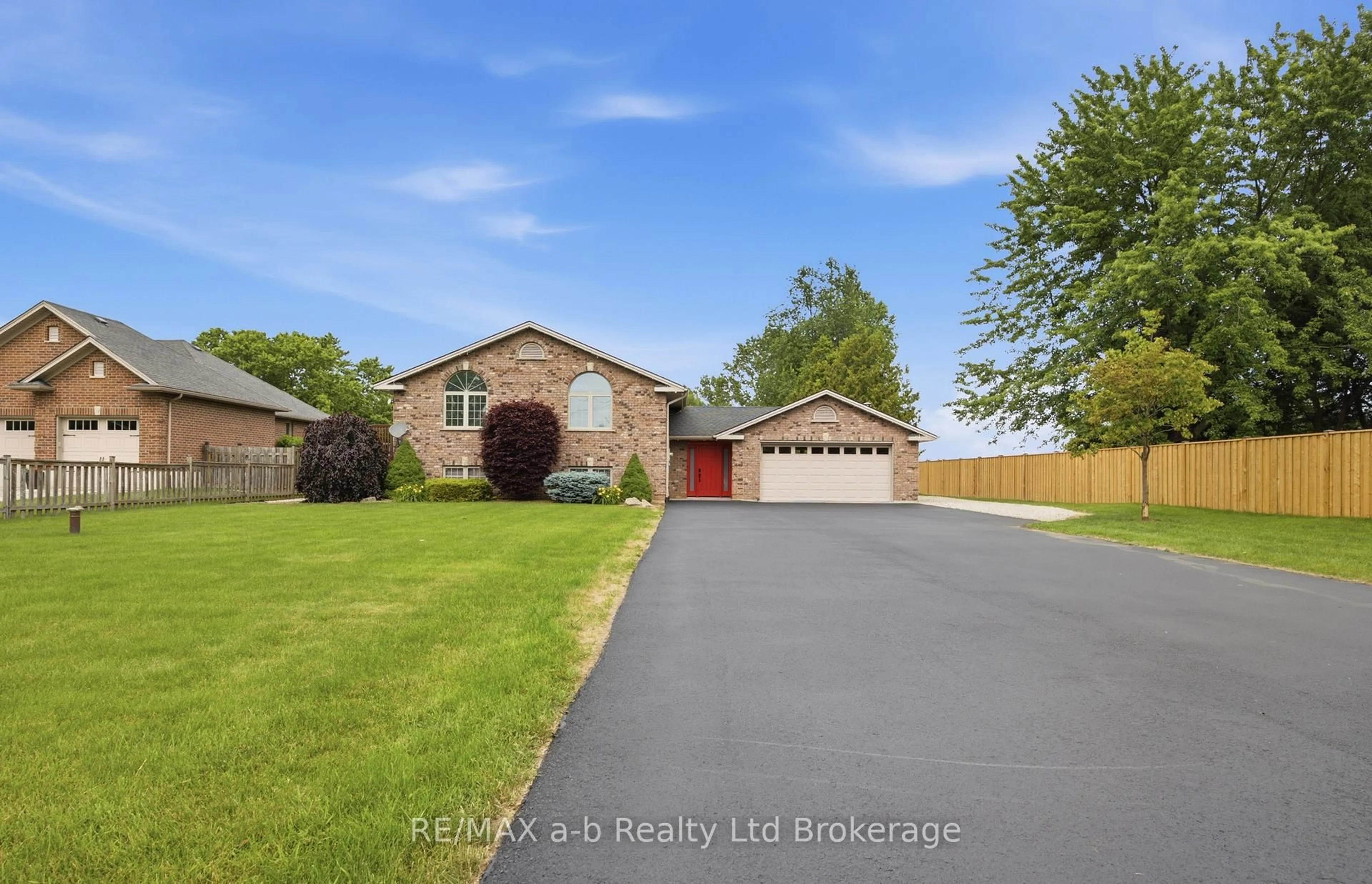A pic from outside/outdoor area/front of a property/back of a property/a pic from drone, street for 6744 Hacienda Rd, Malahide Ontario N5H 2R5