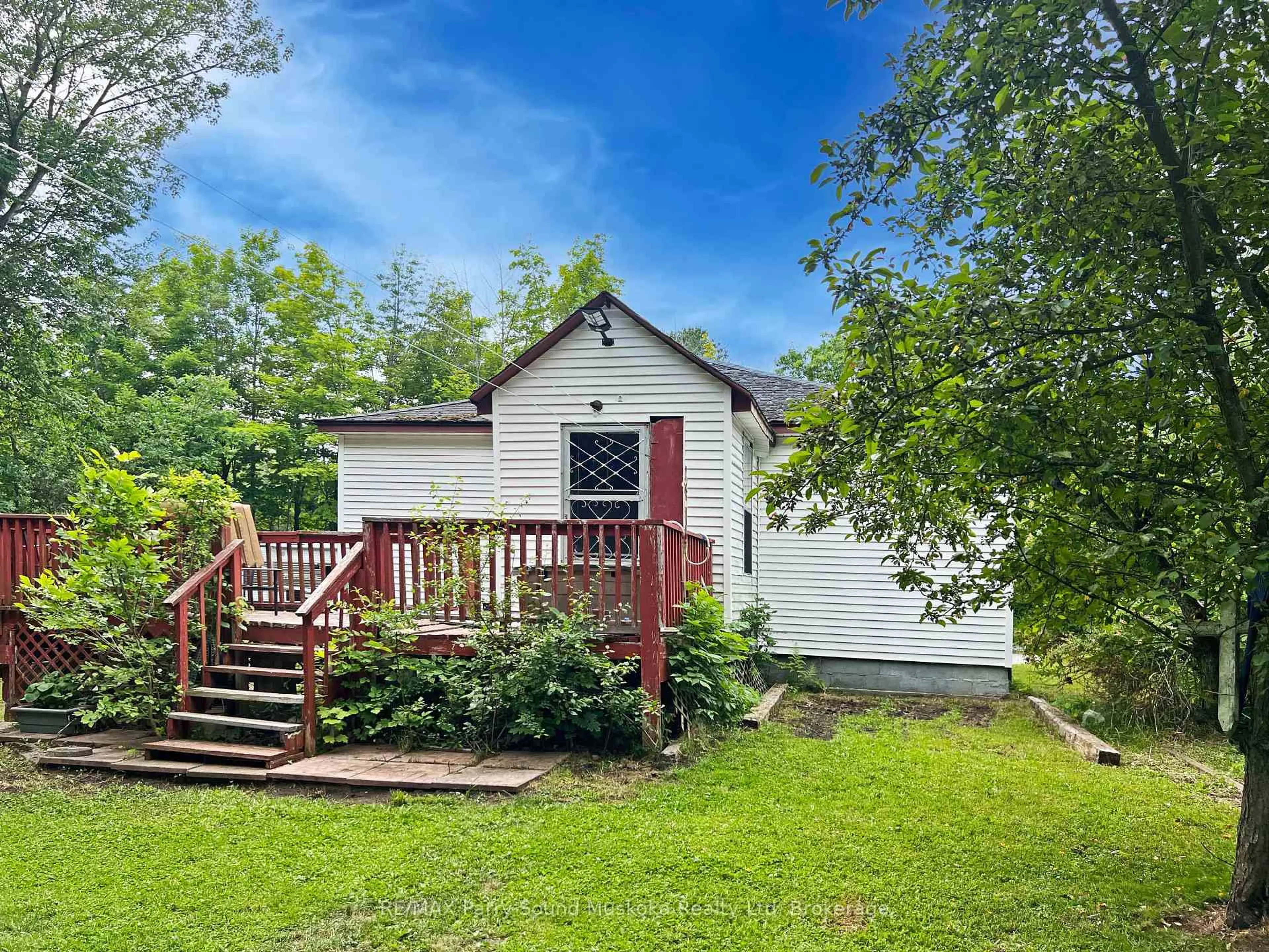 Shed for 11 Adelaide St, Parry Sound Ontario P2A 1H2