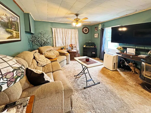 11 Adelaide St, Parry Sound 4