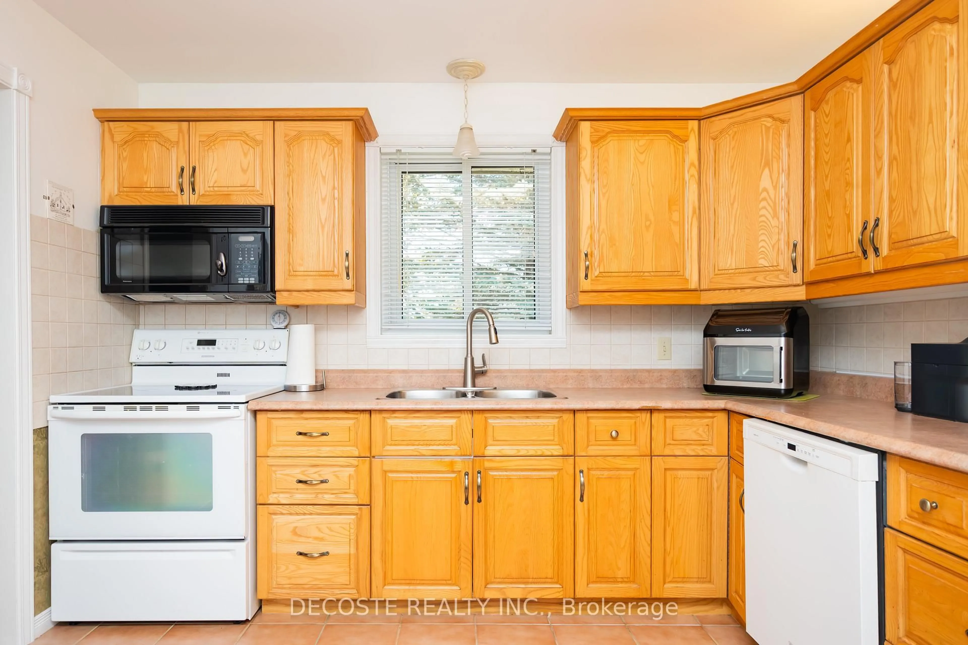 Standard kitchen, unknown for 6281 Graham Crt, South Glengarry Ontario K0C 1E0
