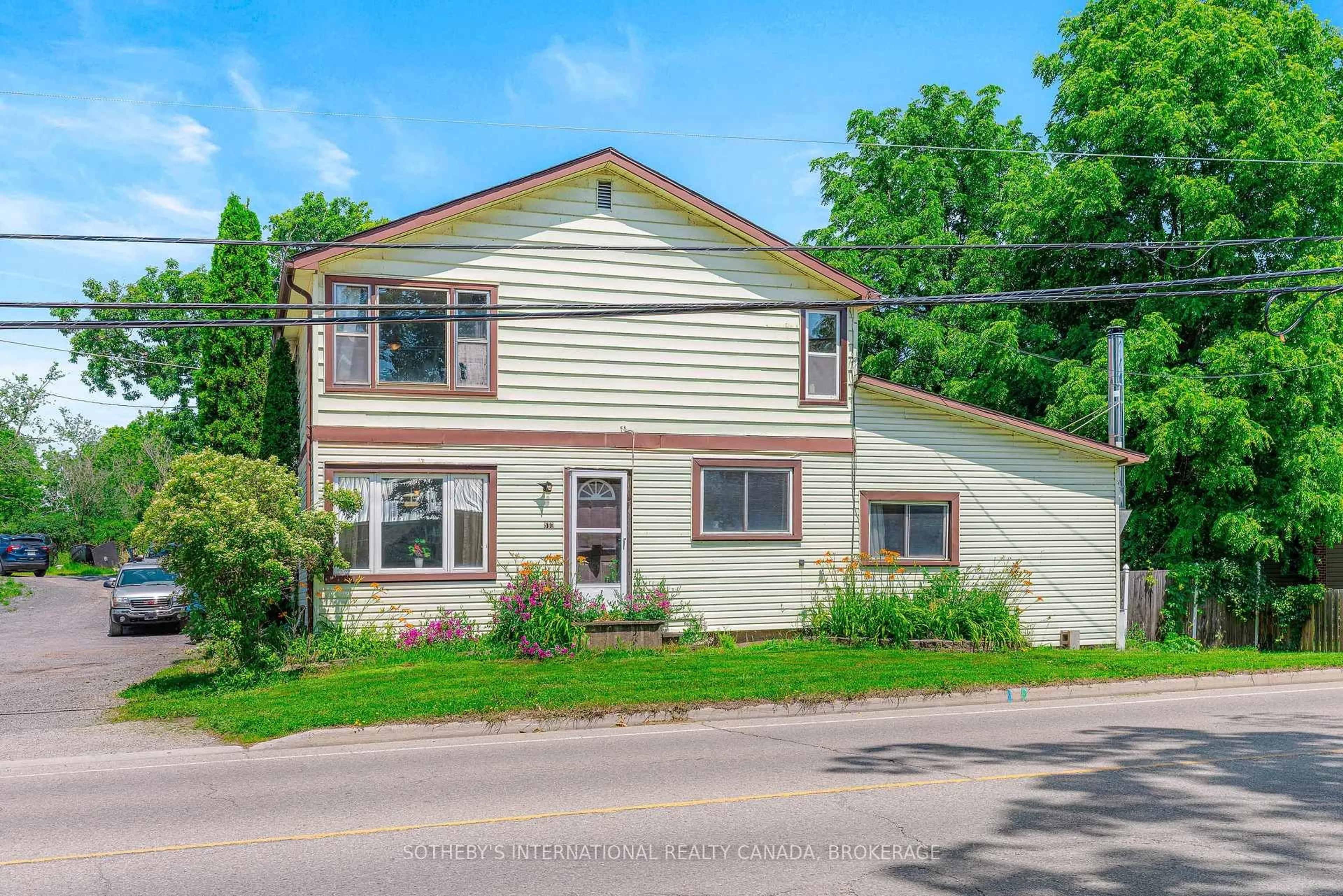 Unknown for 580 King St, Gananoque Ontario K7G 2H1