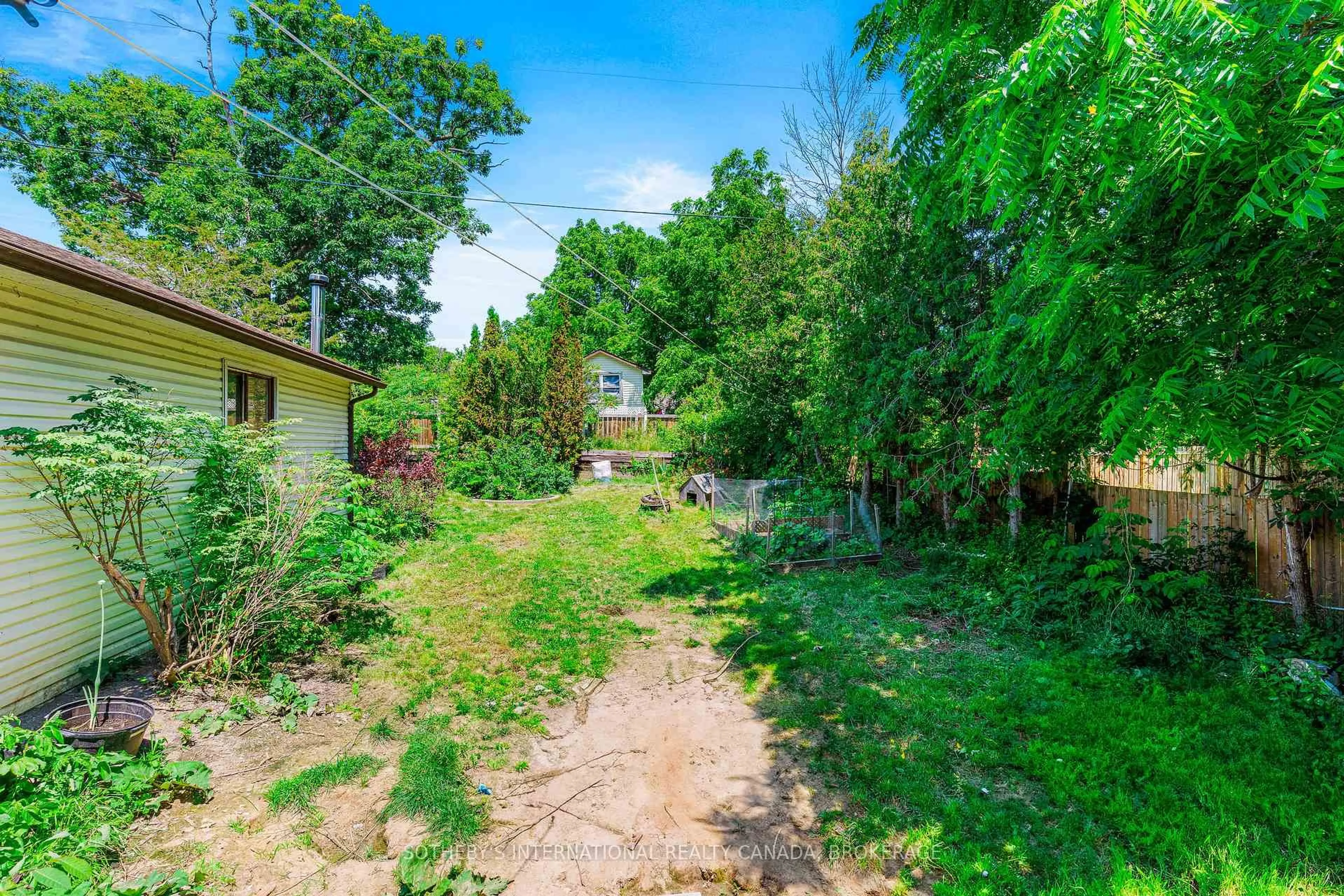 Unknown for 580 King St, Gananoque Ontario K7G 2H1