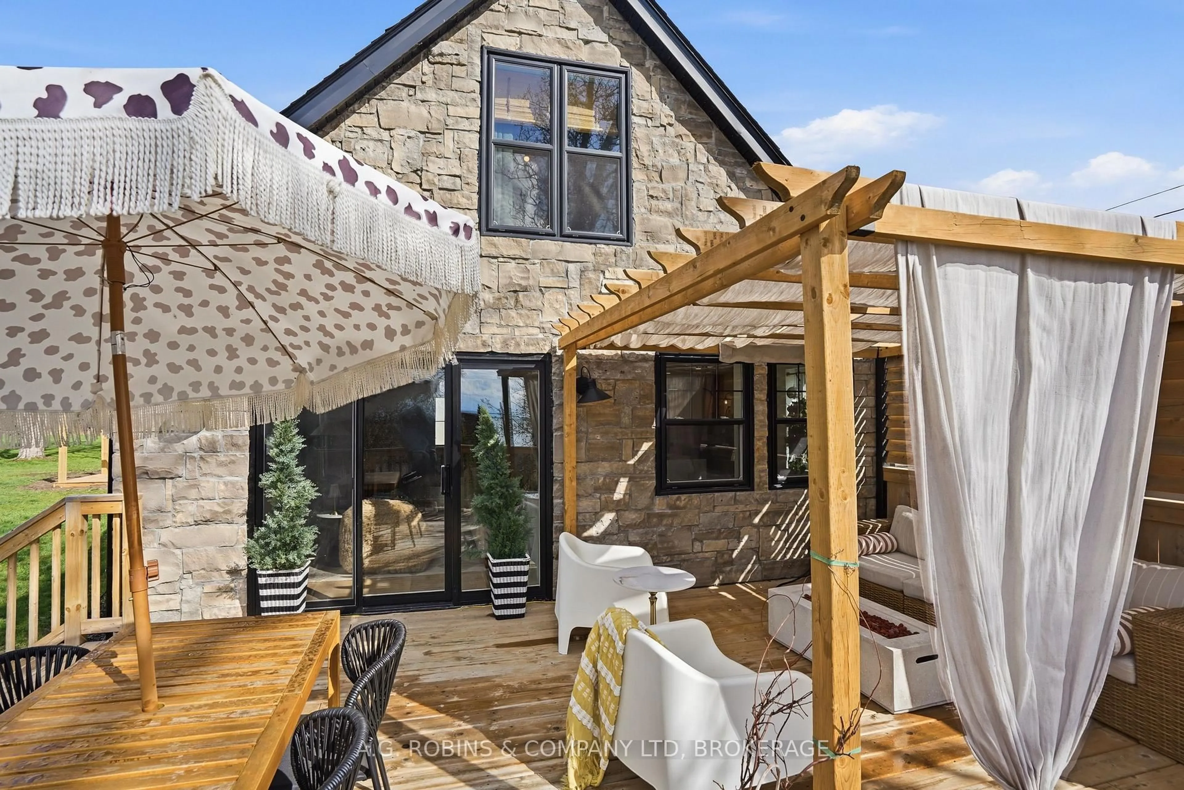Patio, street for 5 Lees Line, Haldimand Ontario N0A 1K0