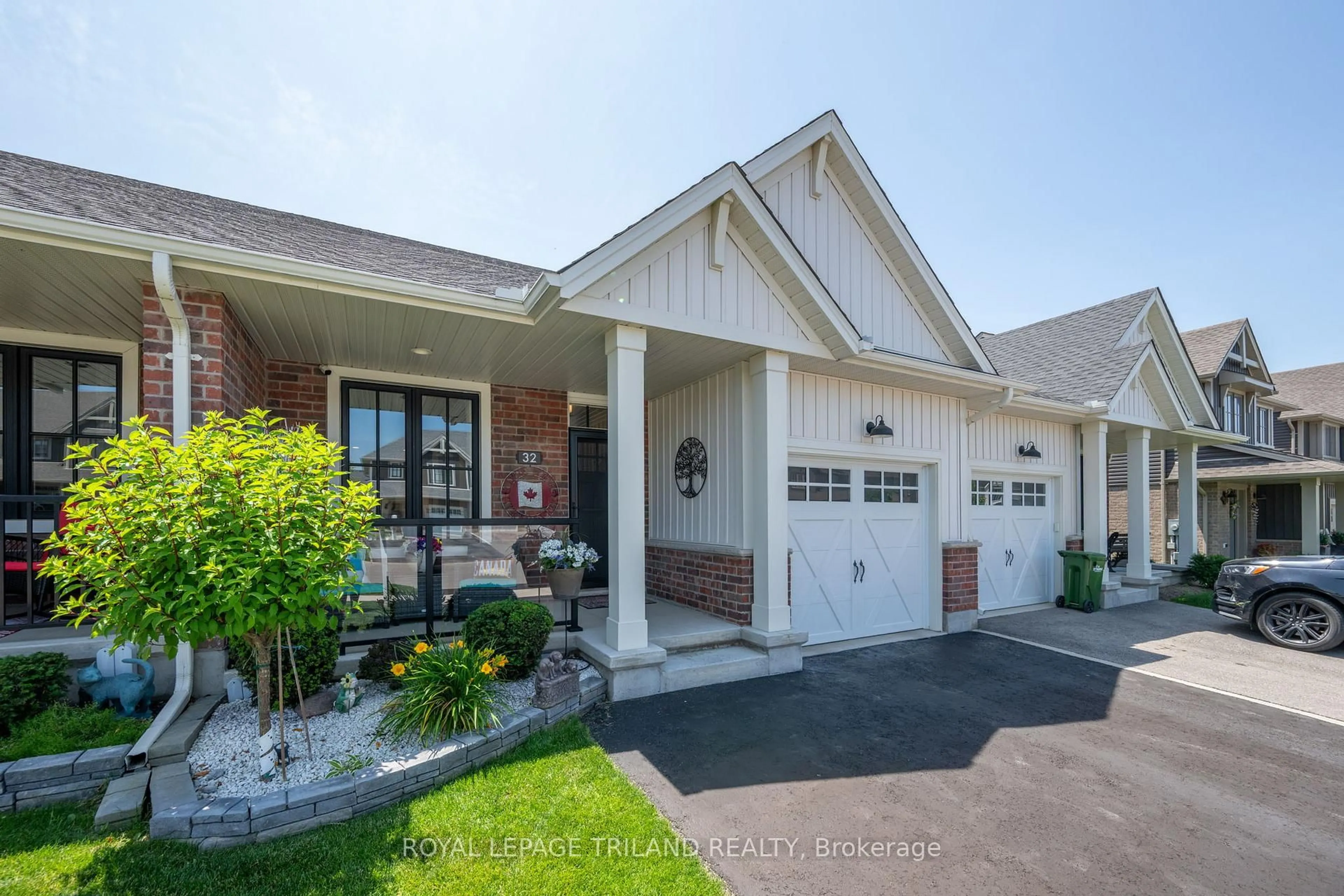Home with brick exterior material, street for 32 Charter Creek Crt, St. Thomas Ontario N5R 0L2