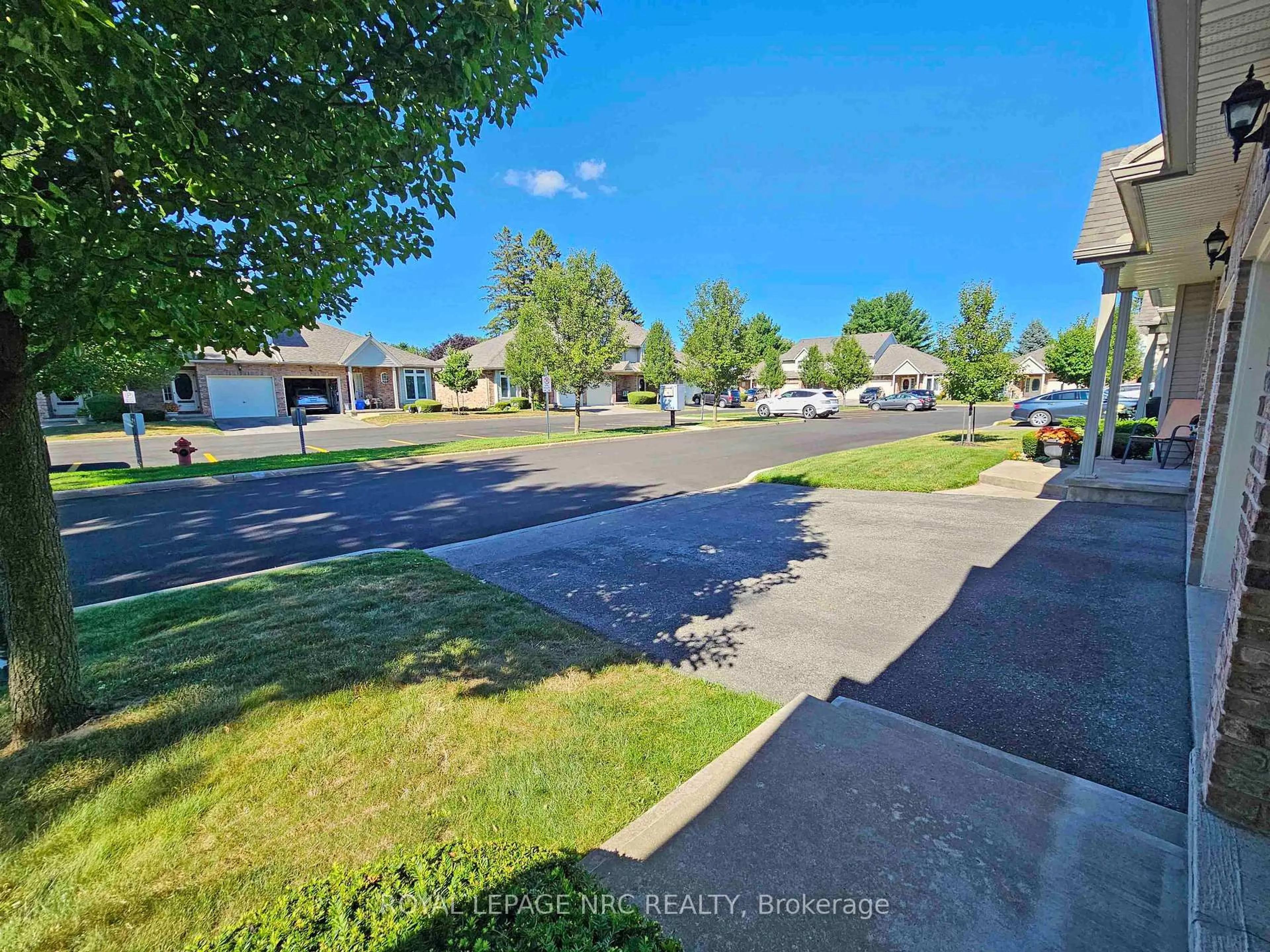 A pic from outside/outdoor area/front of a property/back of a property/a pic from drone, street for 5070 drummond Rd #28, Niagara Falls Ontario L2E 6E4