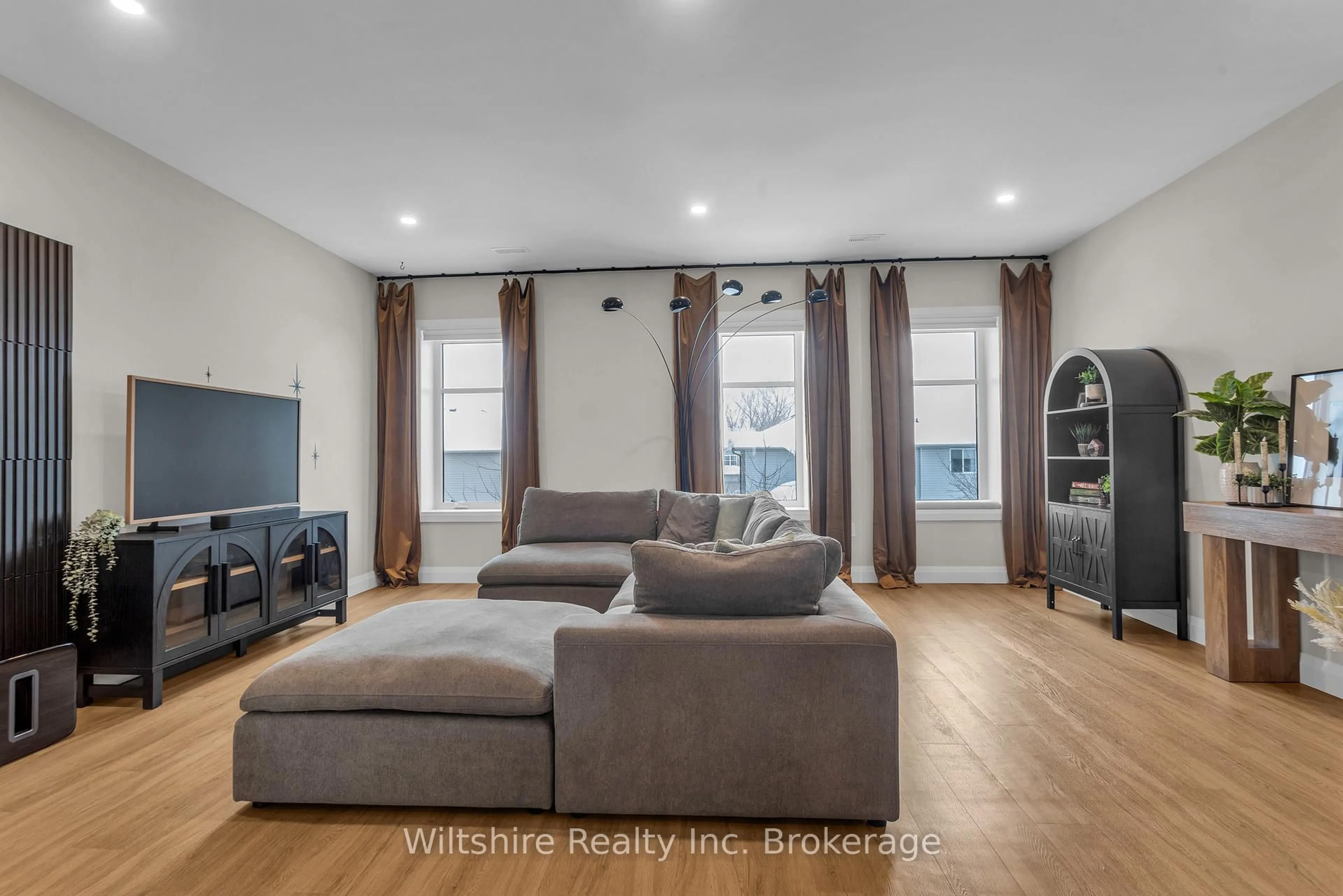 Living room with furniture, unknown for 361 Quarter Town Line #1105, Tillsonburg Ontario N4G 0K2