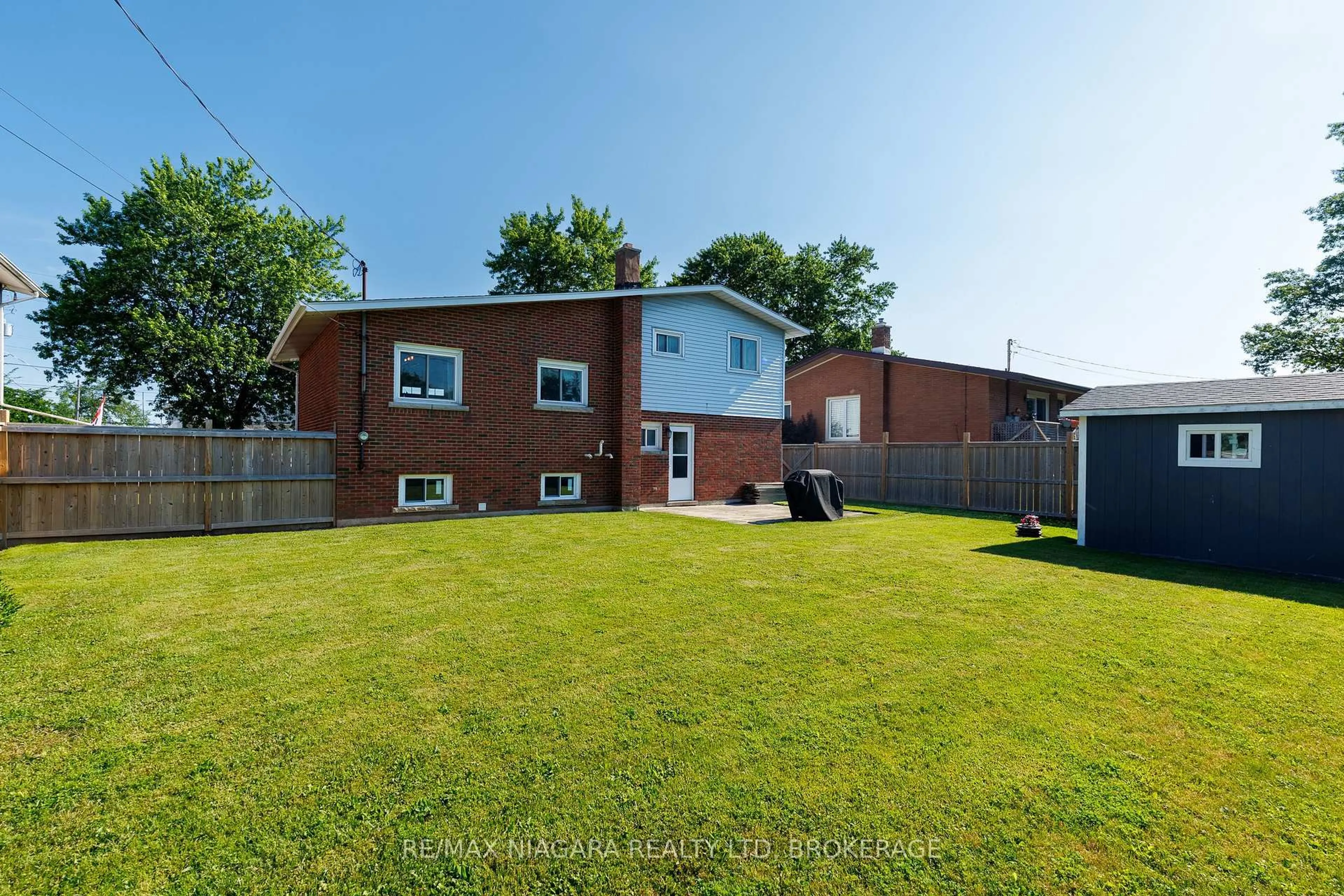 A pic from outside/outdoor area/front of a property/back of a property/a pic from drone, unknown for 238 Walden Blvd, Fort Erie Ontario L2A 1R8