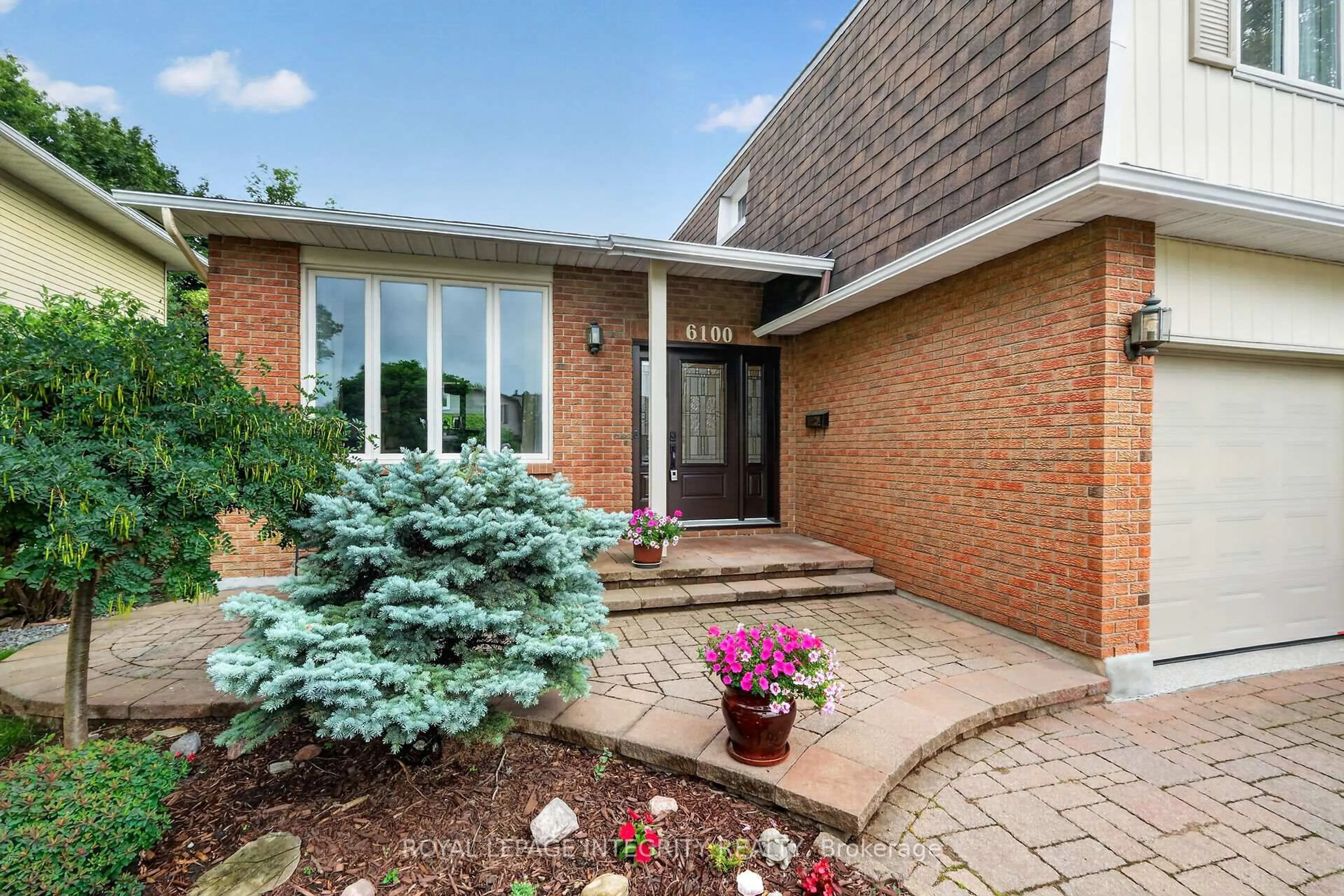 Home with brick exterior material, street for 6100 Vineyard Dr, Ottawa Ontario K1C 2K2