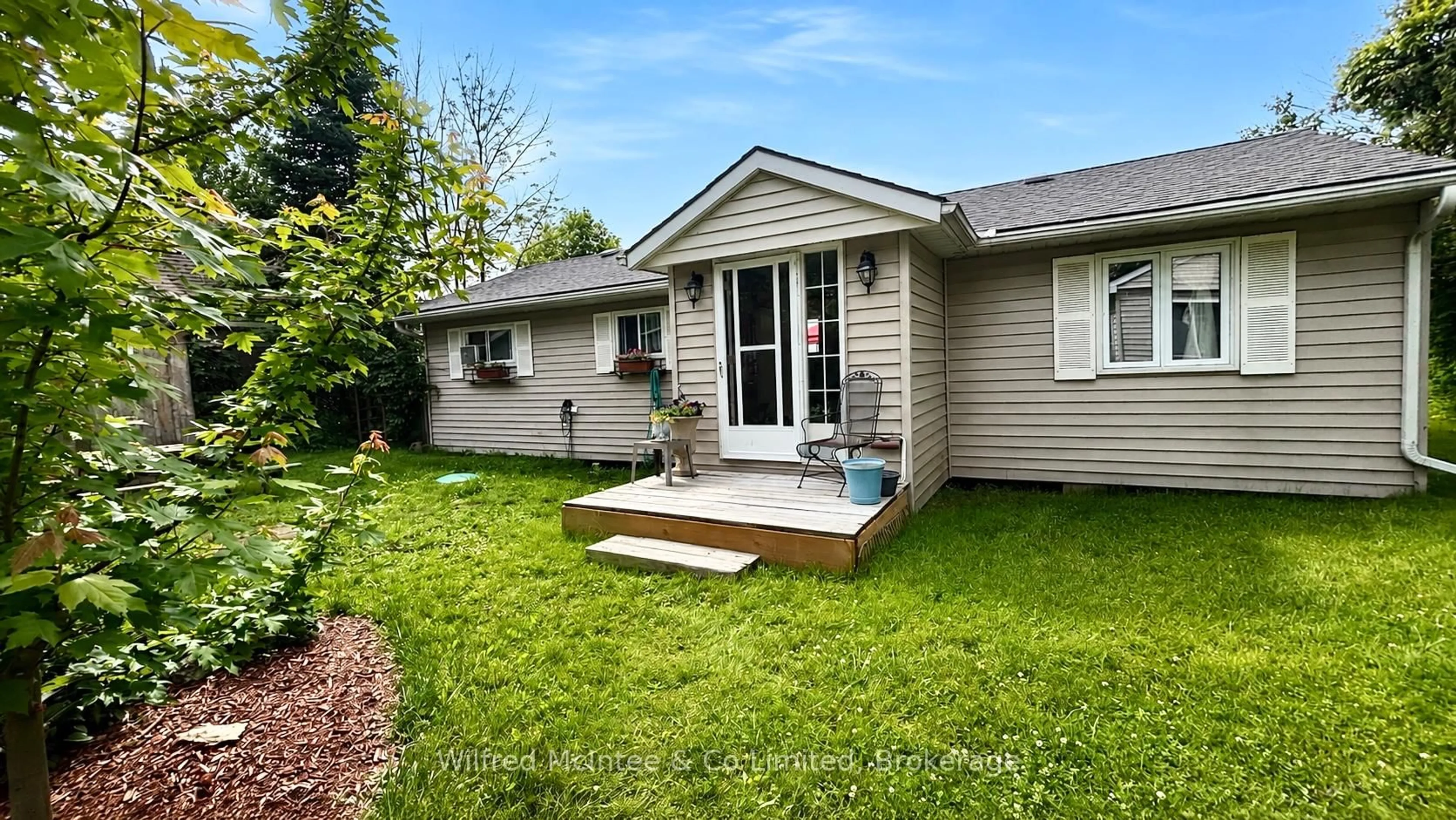 Home with vinyl exterior material, street for 531 Bruce ROAD 13 Rd, Native Leased Lands Ontario N0H 2L0