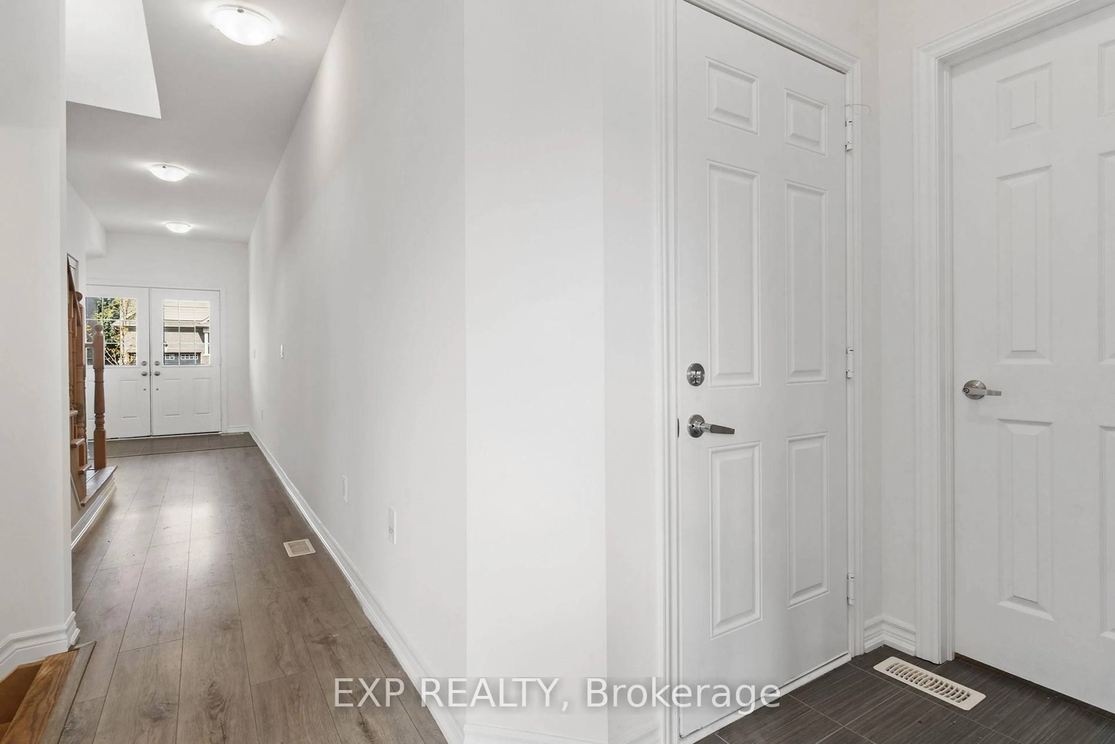 Indoor entryway for 230 Ridley Cres, Southgate Ontario N0C 1B0