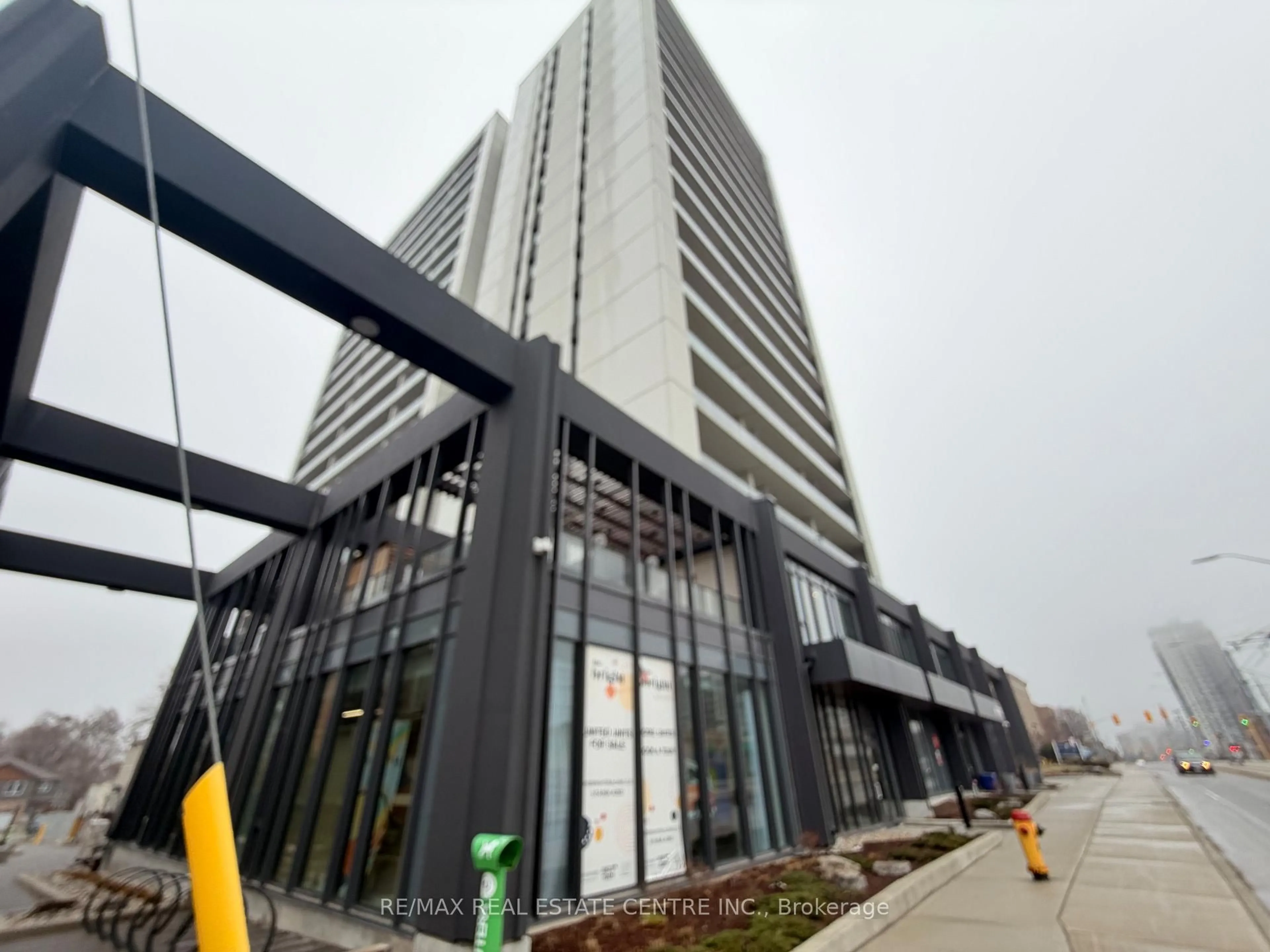 Indoor foyer for 741 King St #301, Kitchener Ontario N2G 0E9