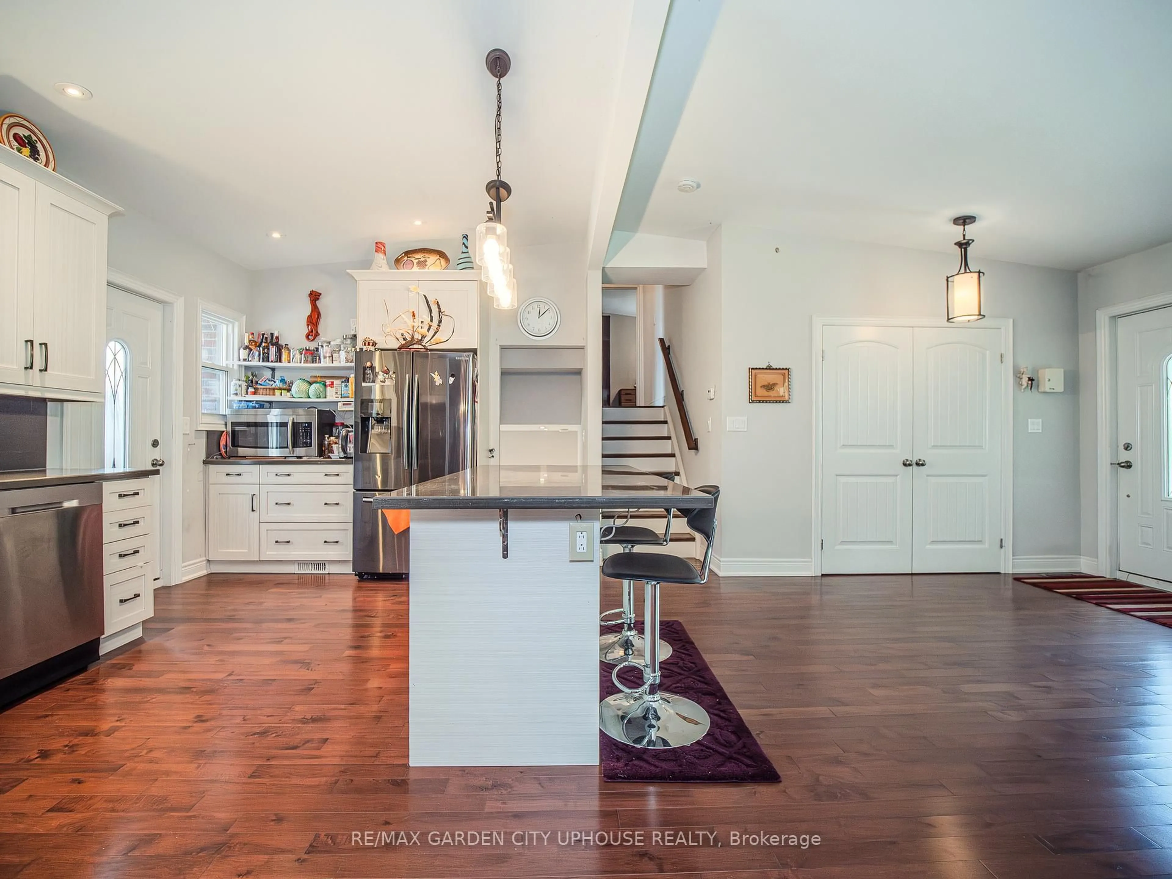 Open concept kitchen, ceramic/tile floor for 33 Parnell Rd, St. Catharines Ontario L2N 6J8