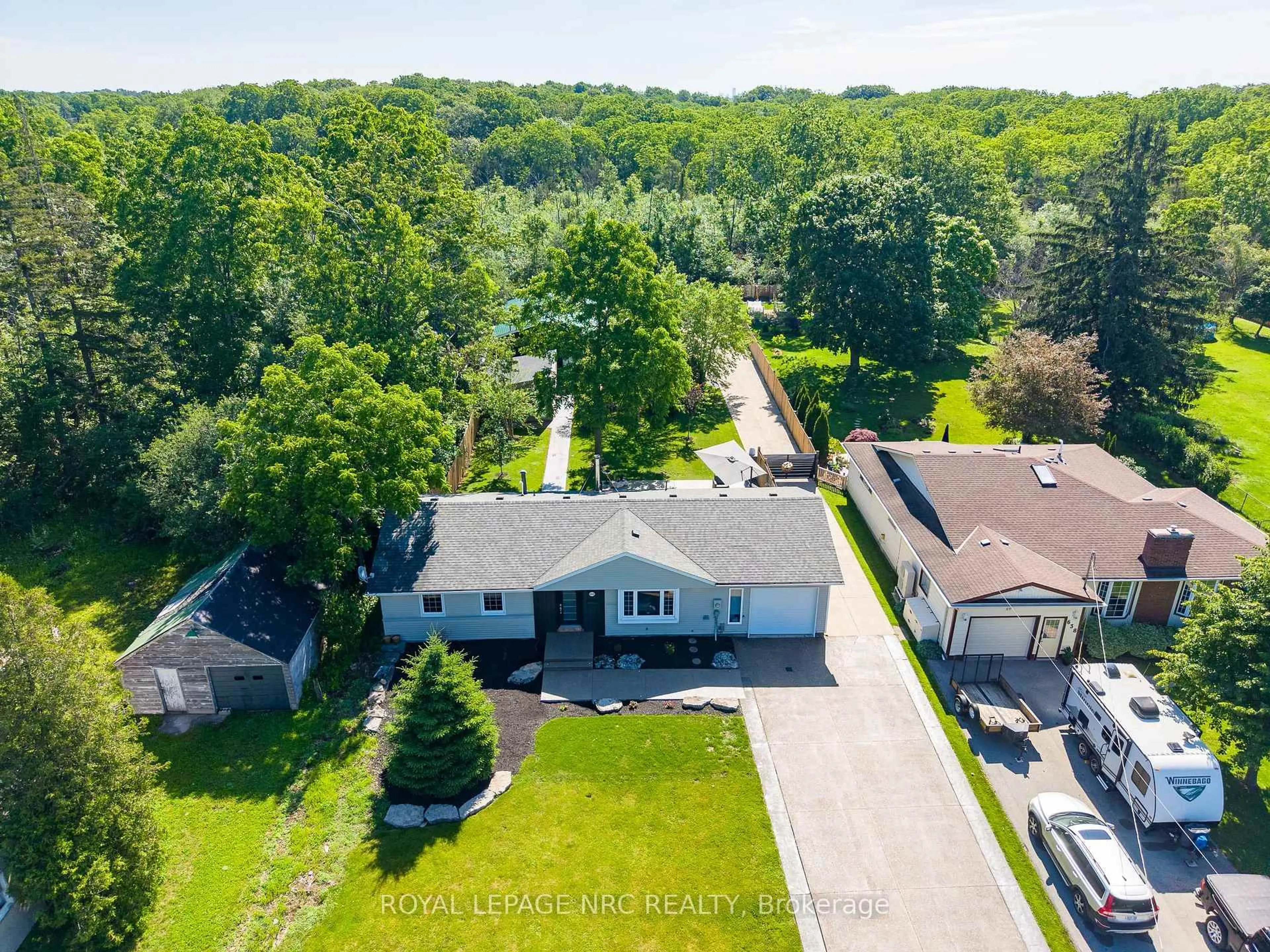 A pic from outside/outdoor area/front of a property/back of a property/a pic from drone, street for 646 Prospect Point Rd, Fort Erie Ontario L0S 1N0